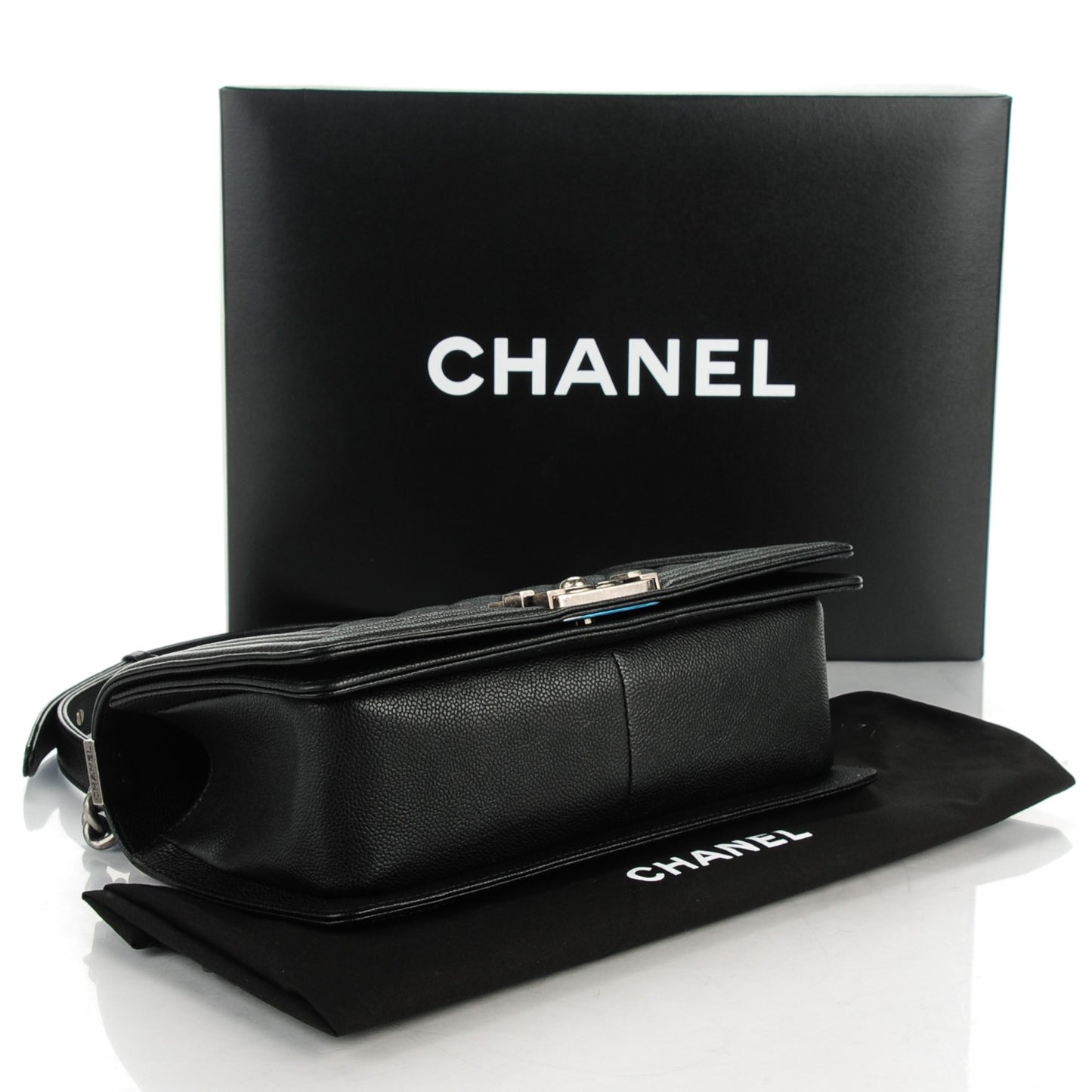 Caviar Quilted Medium Boy Flap Black