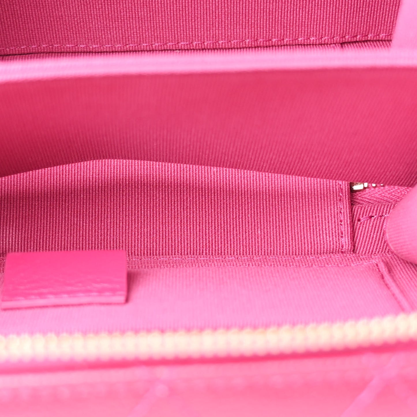Caviar Quilted Twist Your Buttons Clutch With Chain Fuchsia