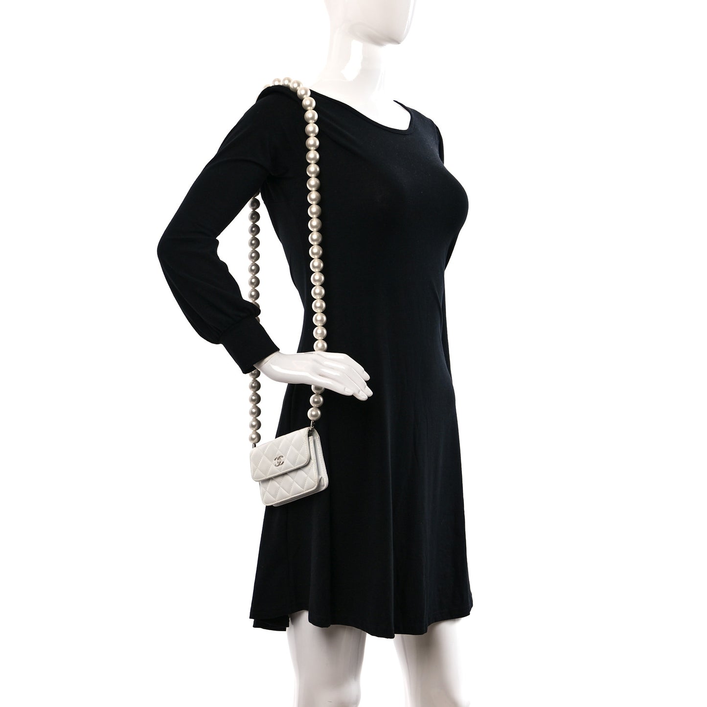 Calfskin Quilted Maxi Pearls Clutch With Chain White