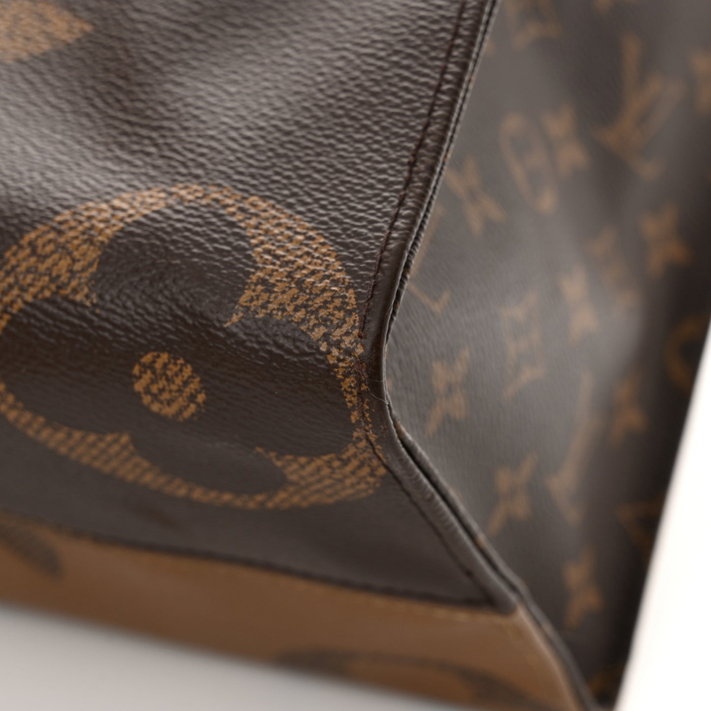 Reverse Monogram Giant Onthego MM