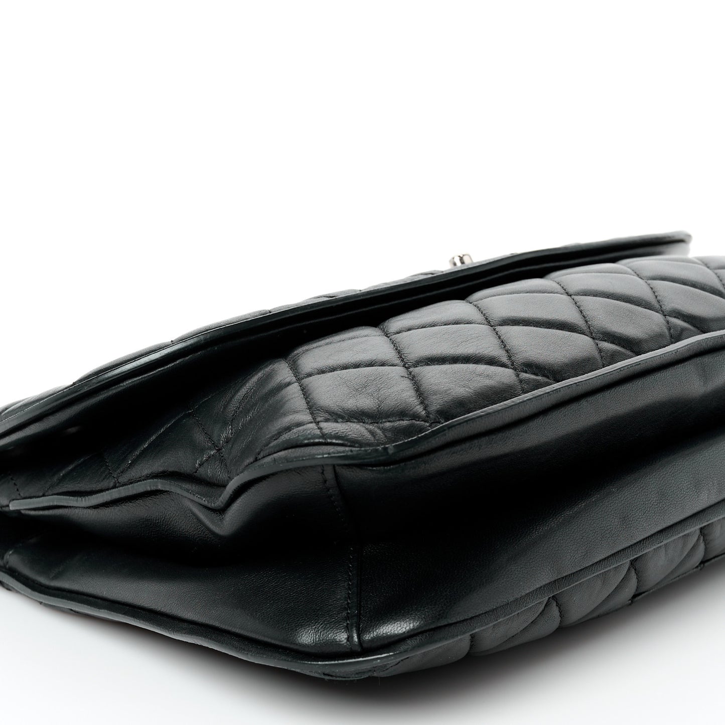 Lambskin Quilted Large Pagode Piping Flap Black
