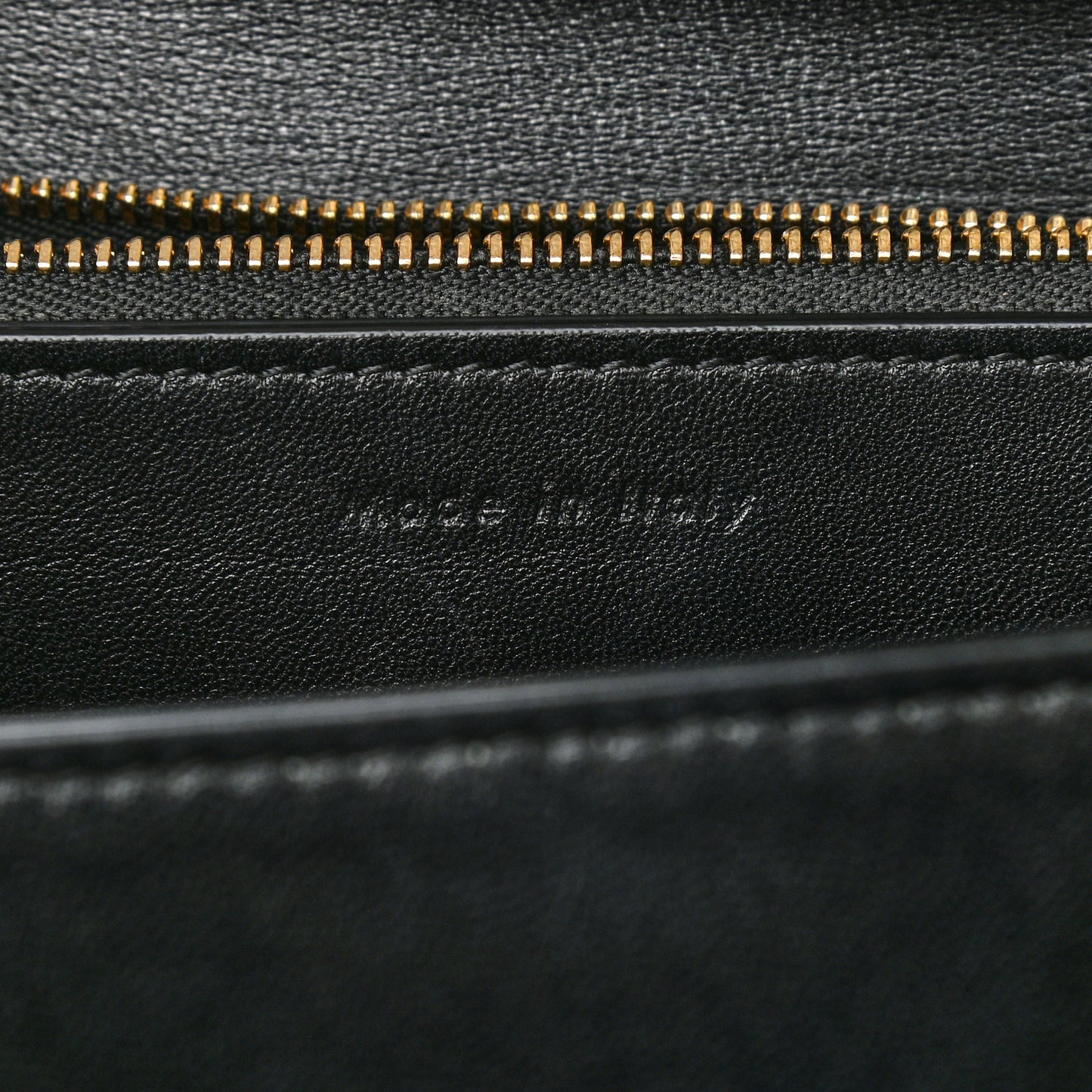 Box Calfskin Medium Classic Box Flap Black