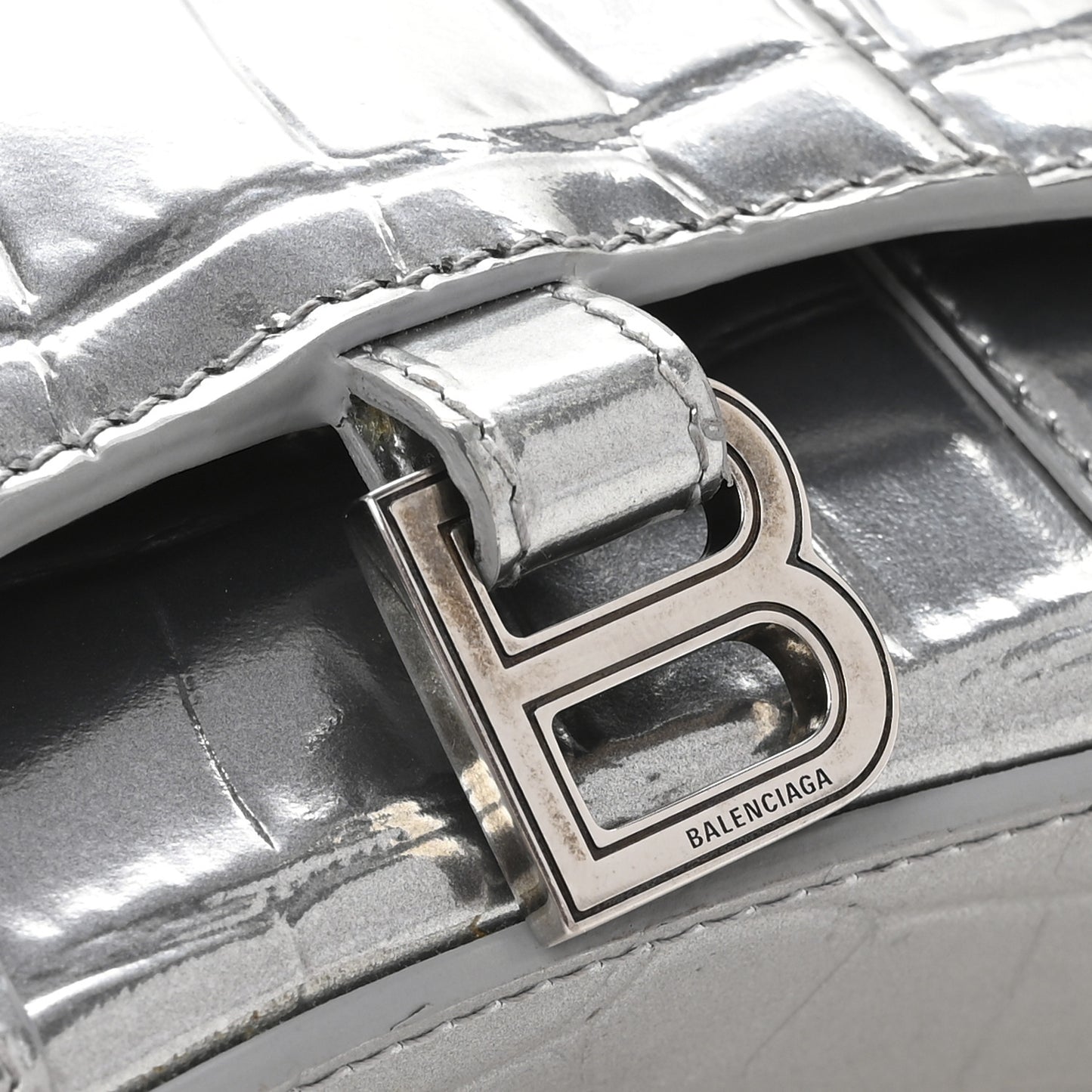 Metallic Calfskin Crocodile Embossed Hourglass Chain Cardholder Silver