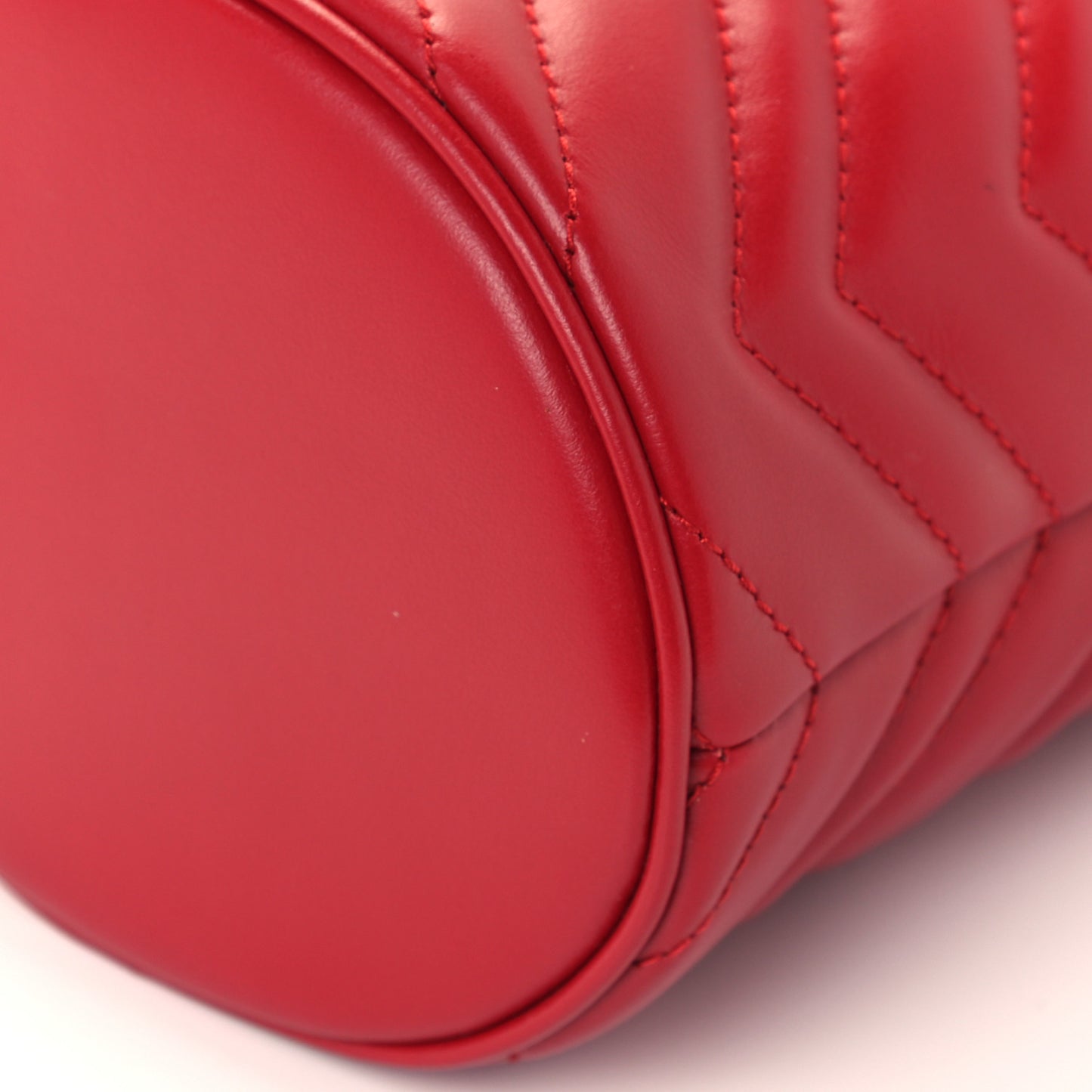 Calfskin Matelasse Mini GG Marmont 2.0 Bucket Bag Hibiscus Red