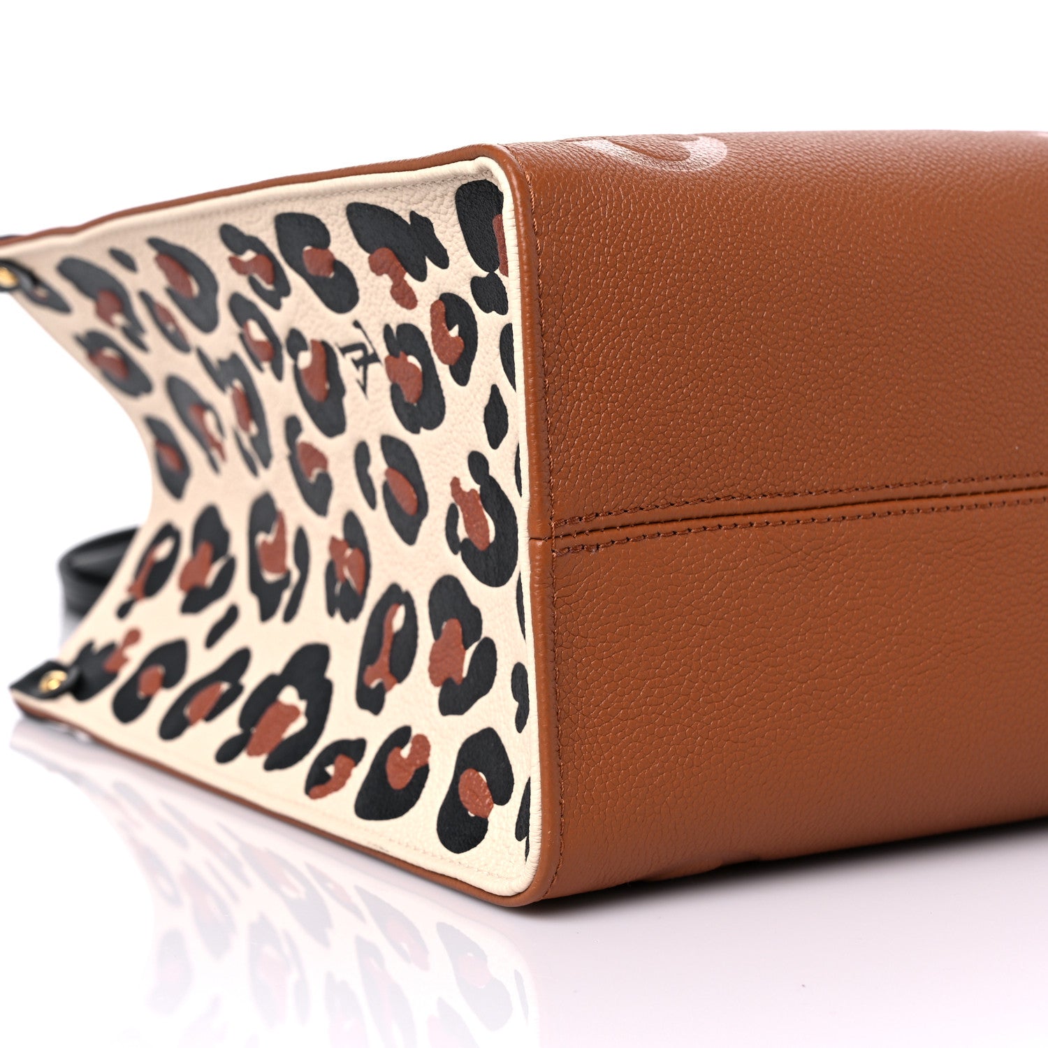 Louis Vuitton Empreinte Monogram Giant Wild At Heart Onthego MM Caramel 7 of 8