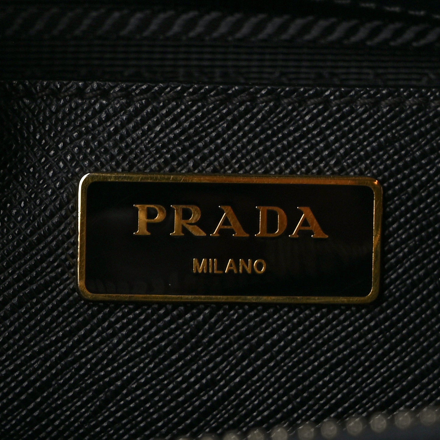 Saffiano Medium Galleria Double Zip Tote Black