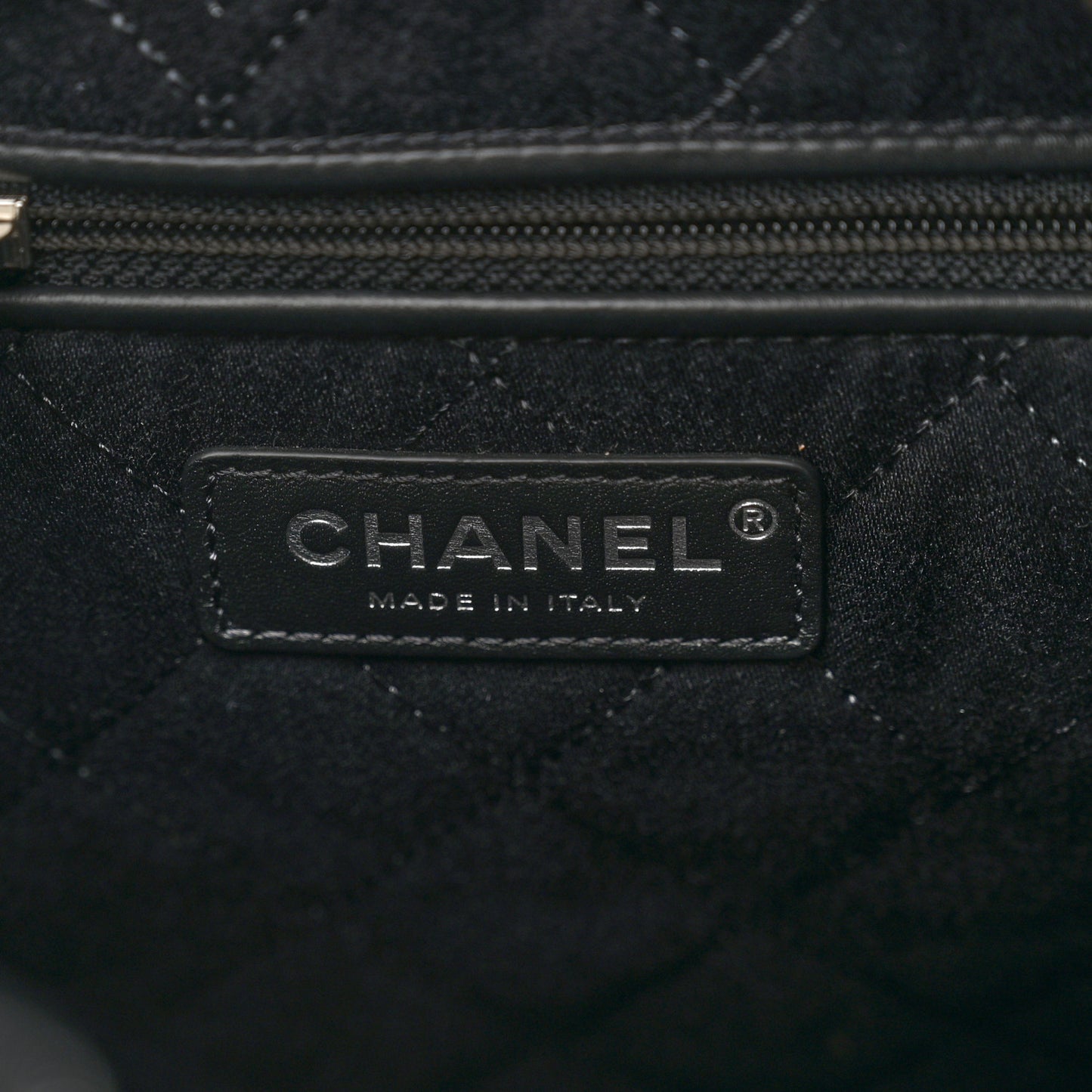 Shiny Calfskin Quilted Chanel 22 Black