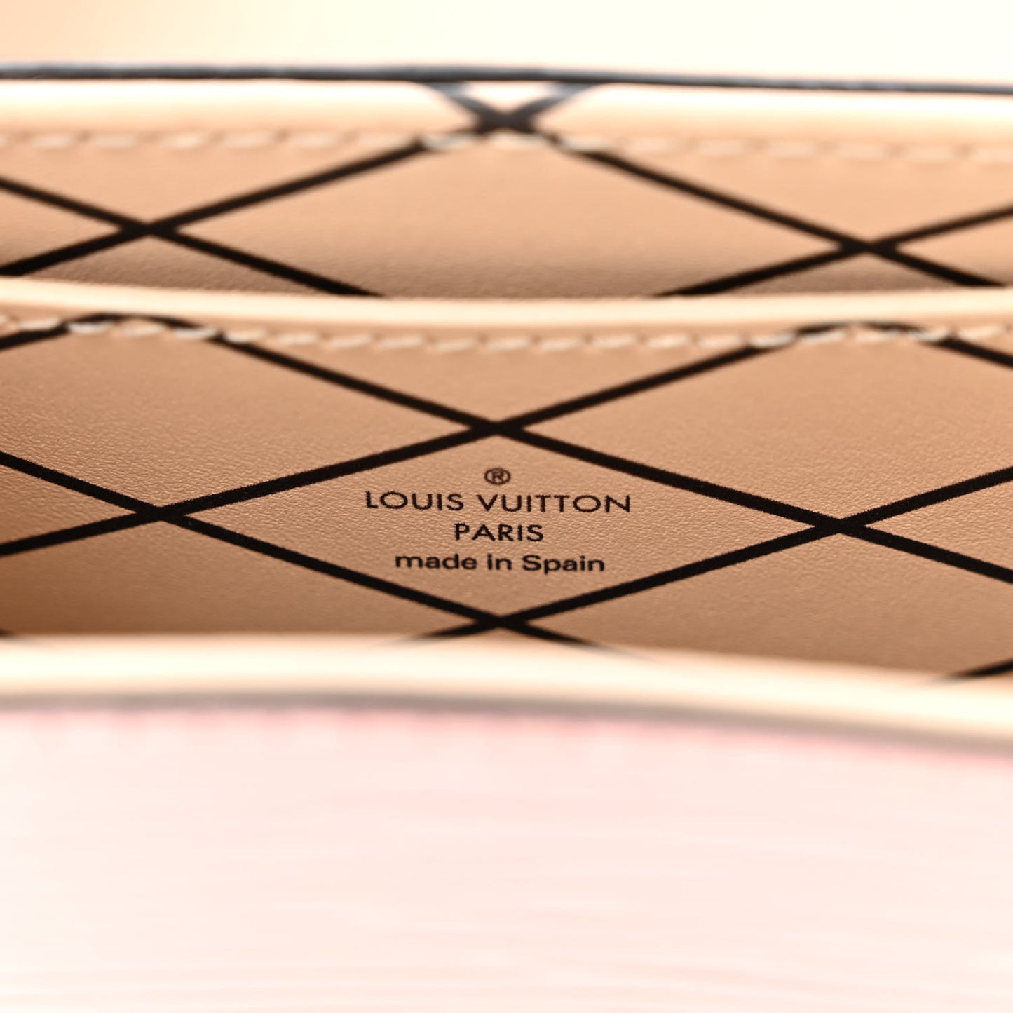 Epi Pochette Trunk Verticale Rose Ballerine