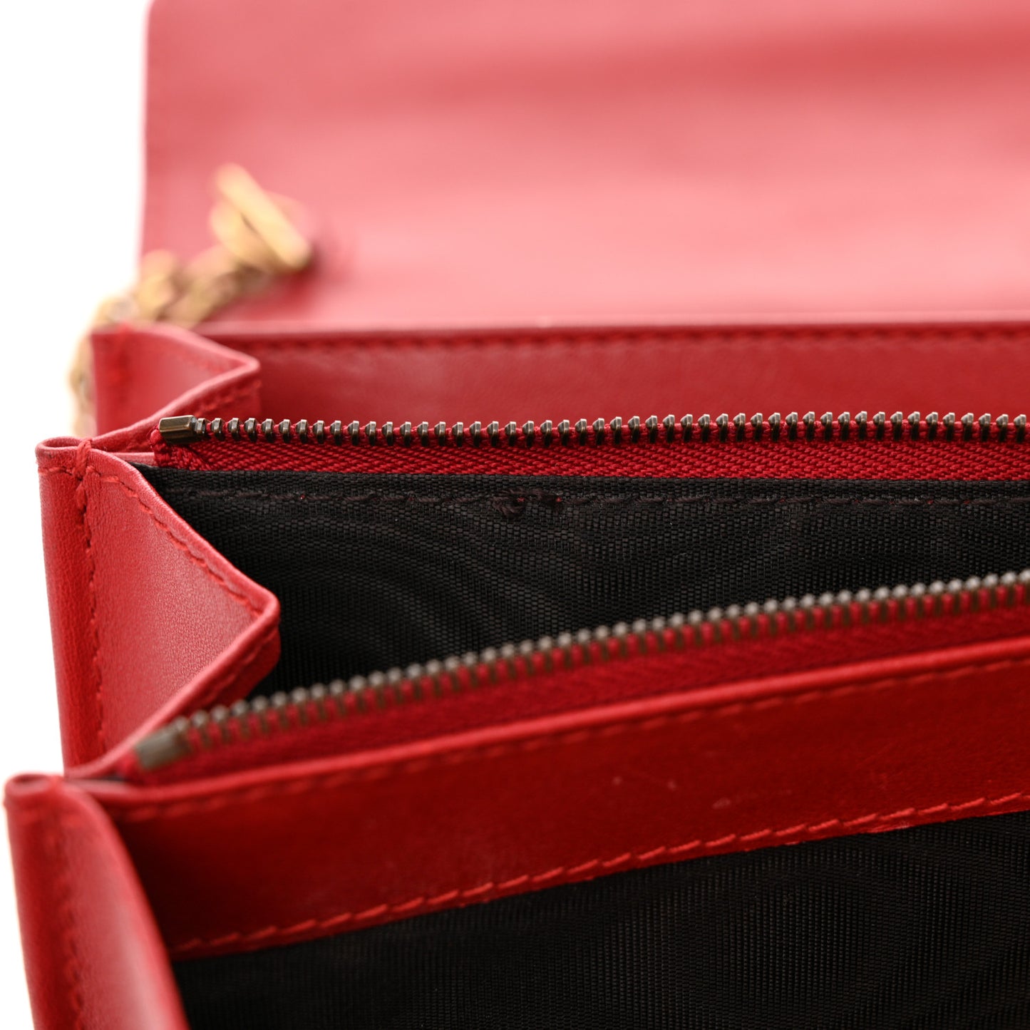 Calfskin Matelasse GG Marmont Chain Wallet Hibiscus Red