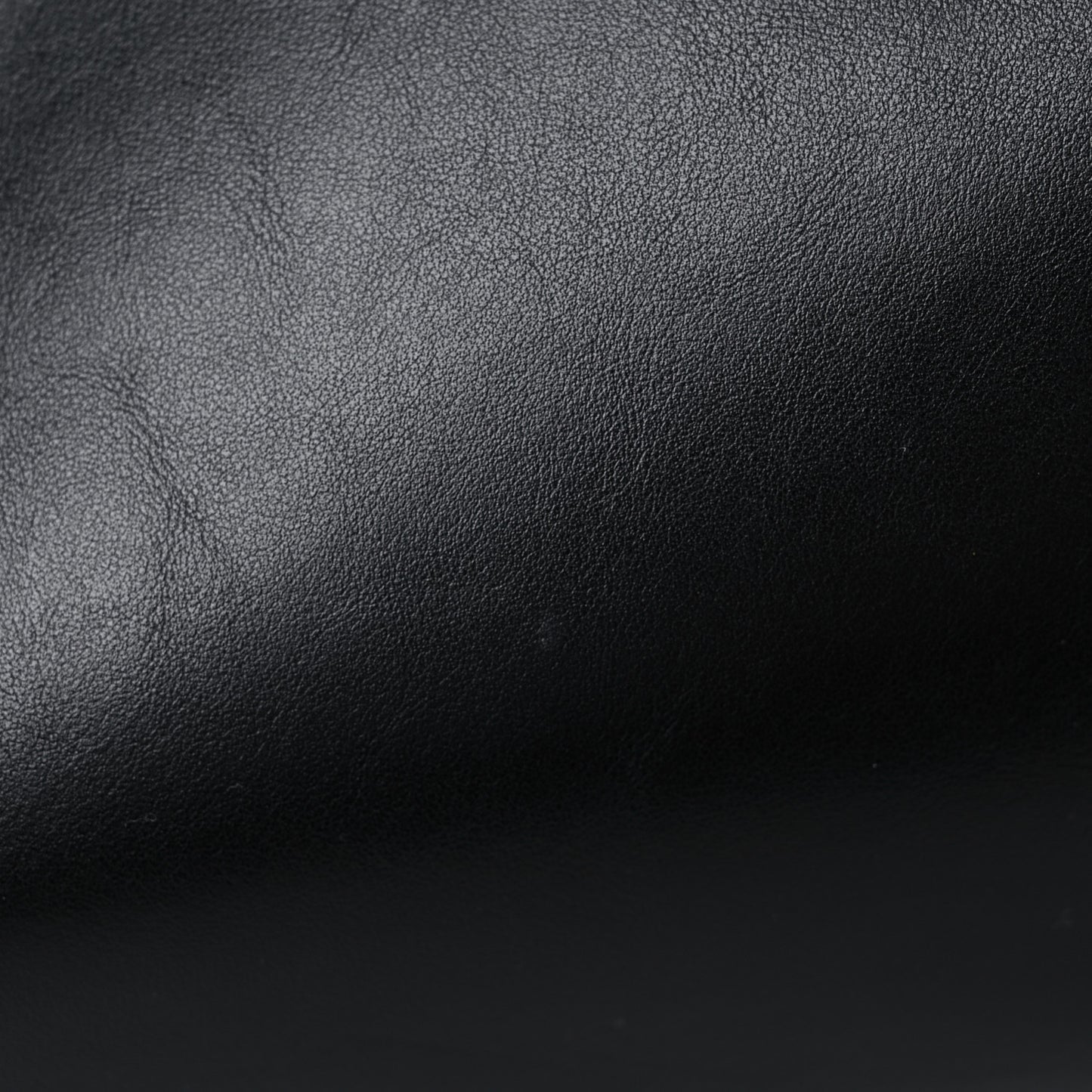 Smooth Calfskin Medium Soft Antigona Black