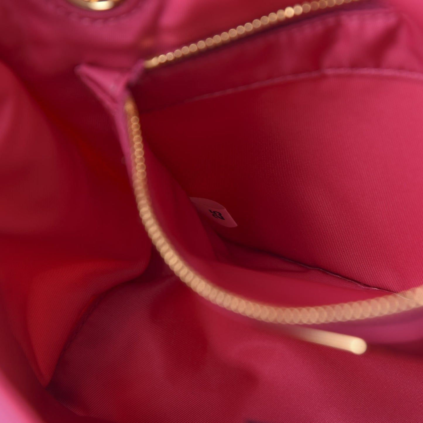 Nylon Tessuto Chain Shoulder Bag Fuxia