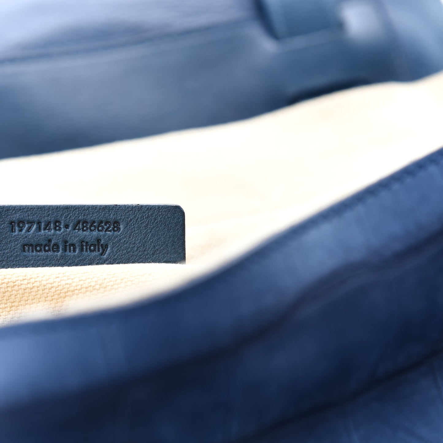 Calfskin Nubuck Crocodile Embossed Large Muse Two Blue