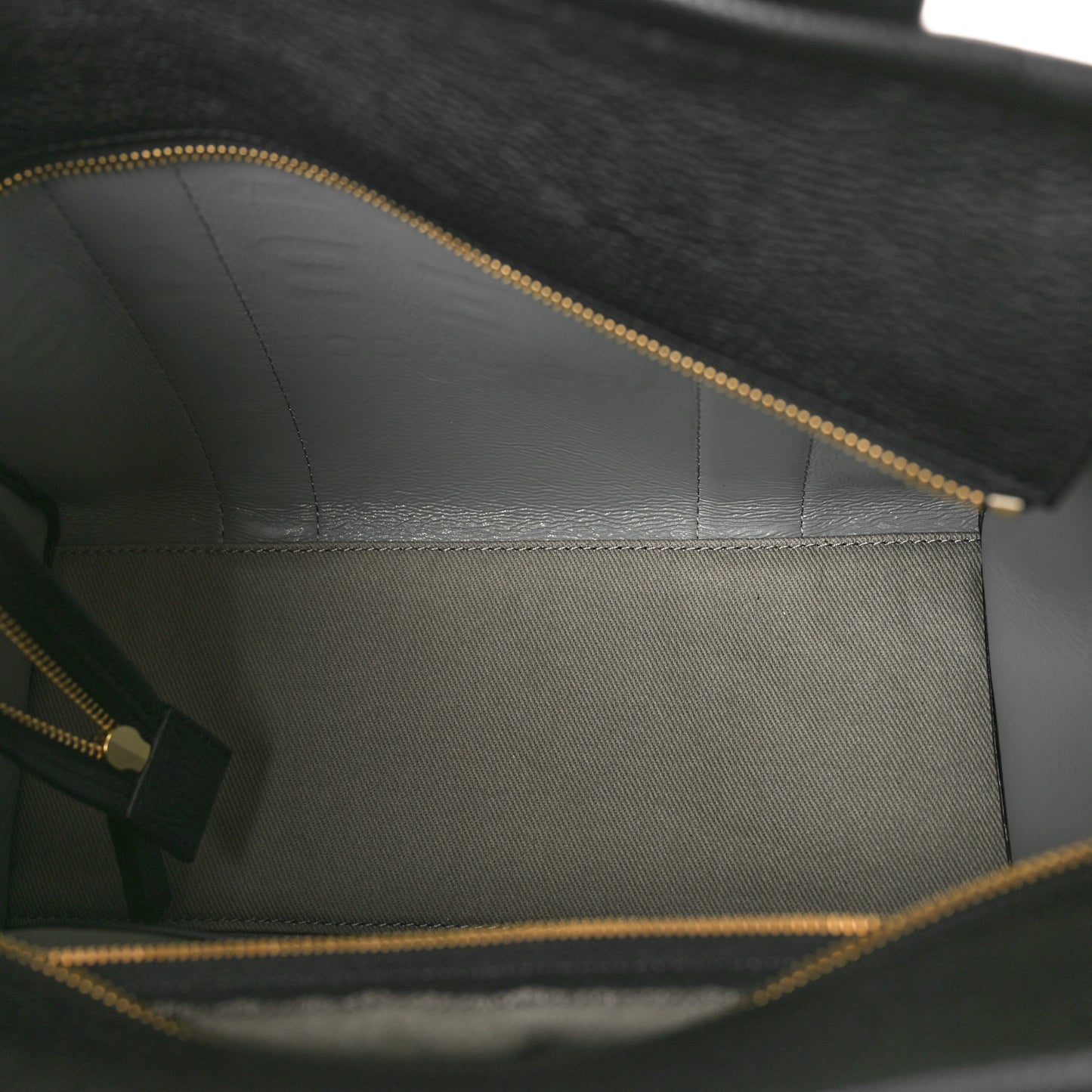 Grained Calfskin Medium The Tote Bag Black