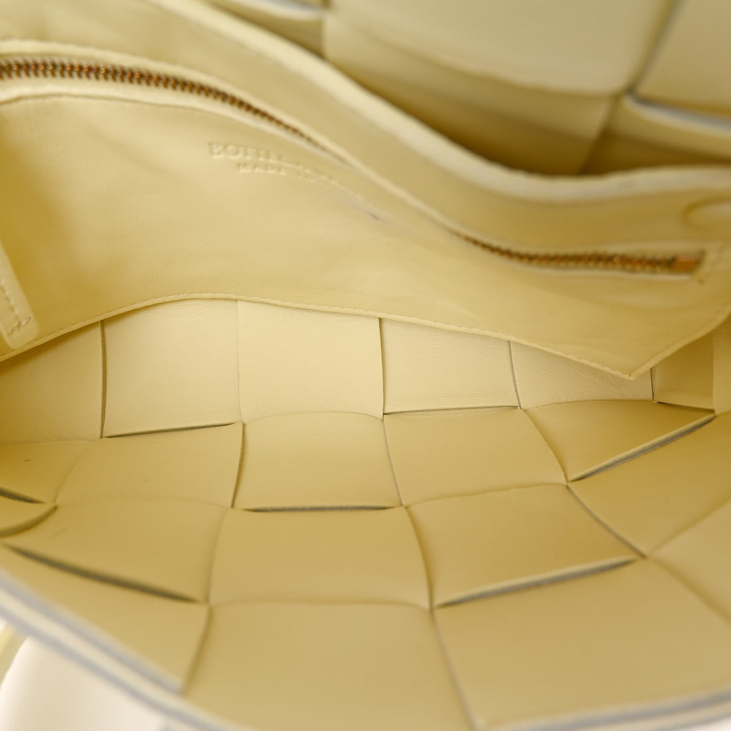 Grained Calfskin Maxi Intrecciato Cassette Crossbody Bag Ice Cream