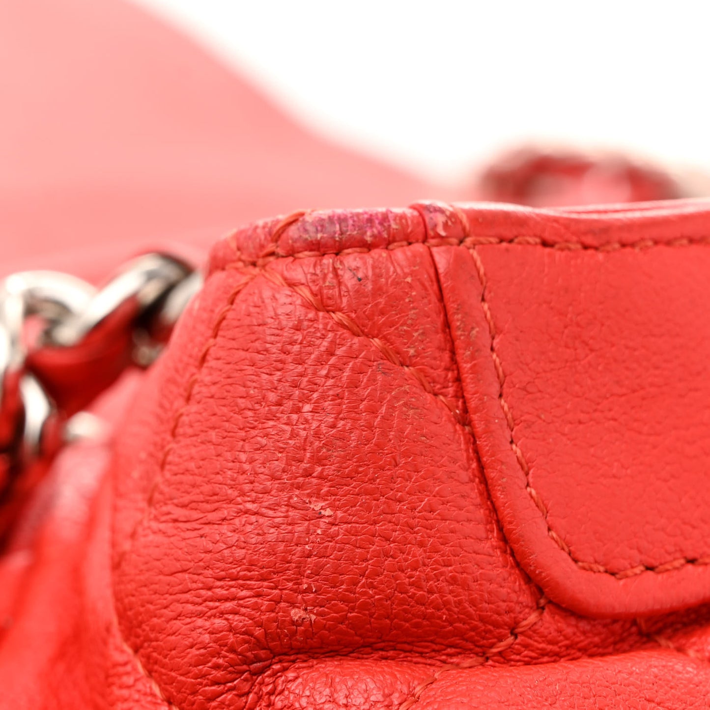 Washed Lambskin Quilted Medium Chain Around Messenger Red