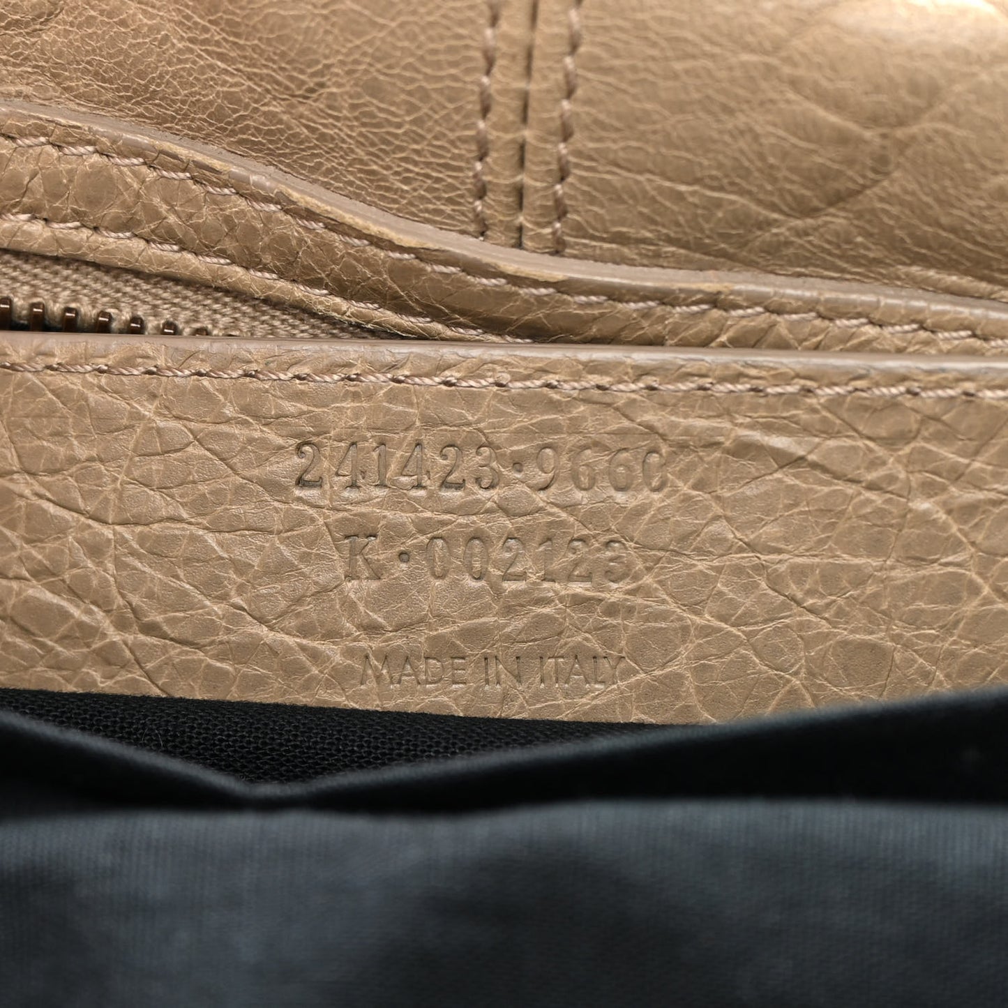 Agneau Classic Hardware Maxi Twiggy Latte Beige