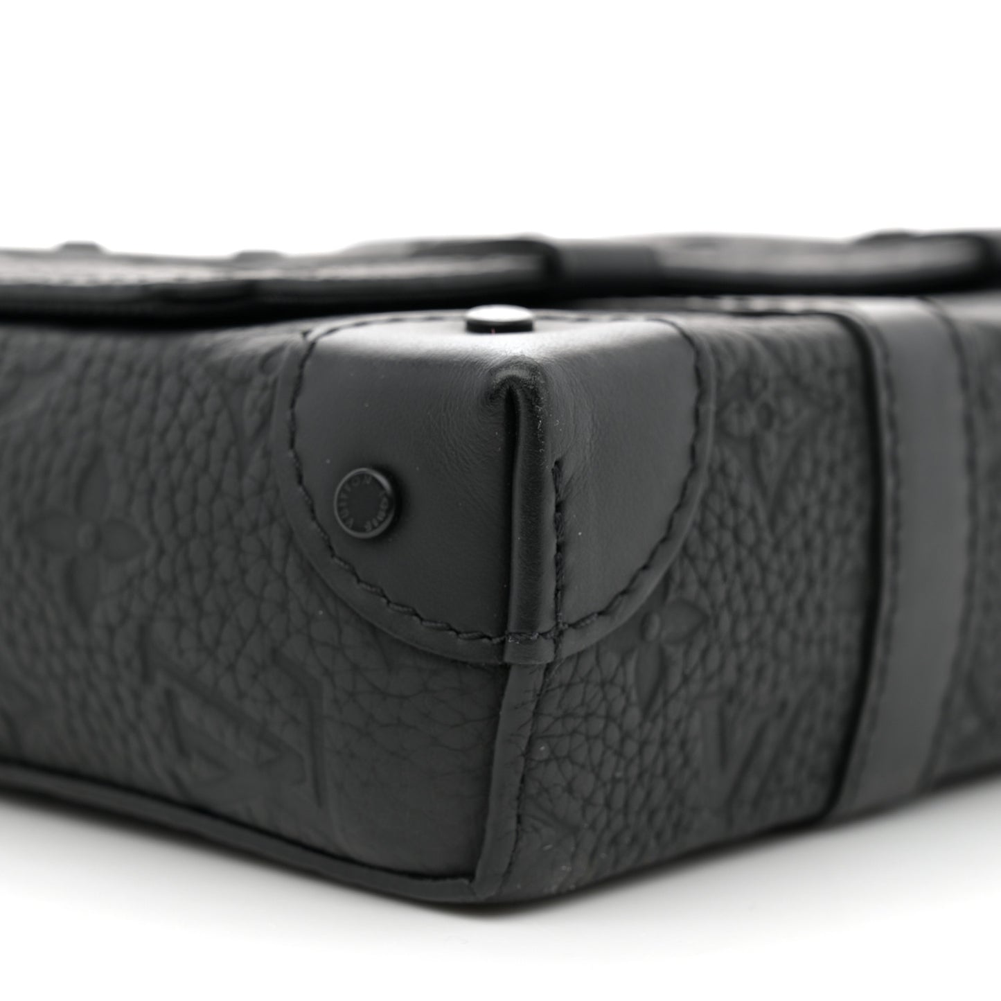Taurillon Monogram Trunk Messenger Black
