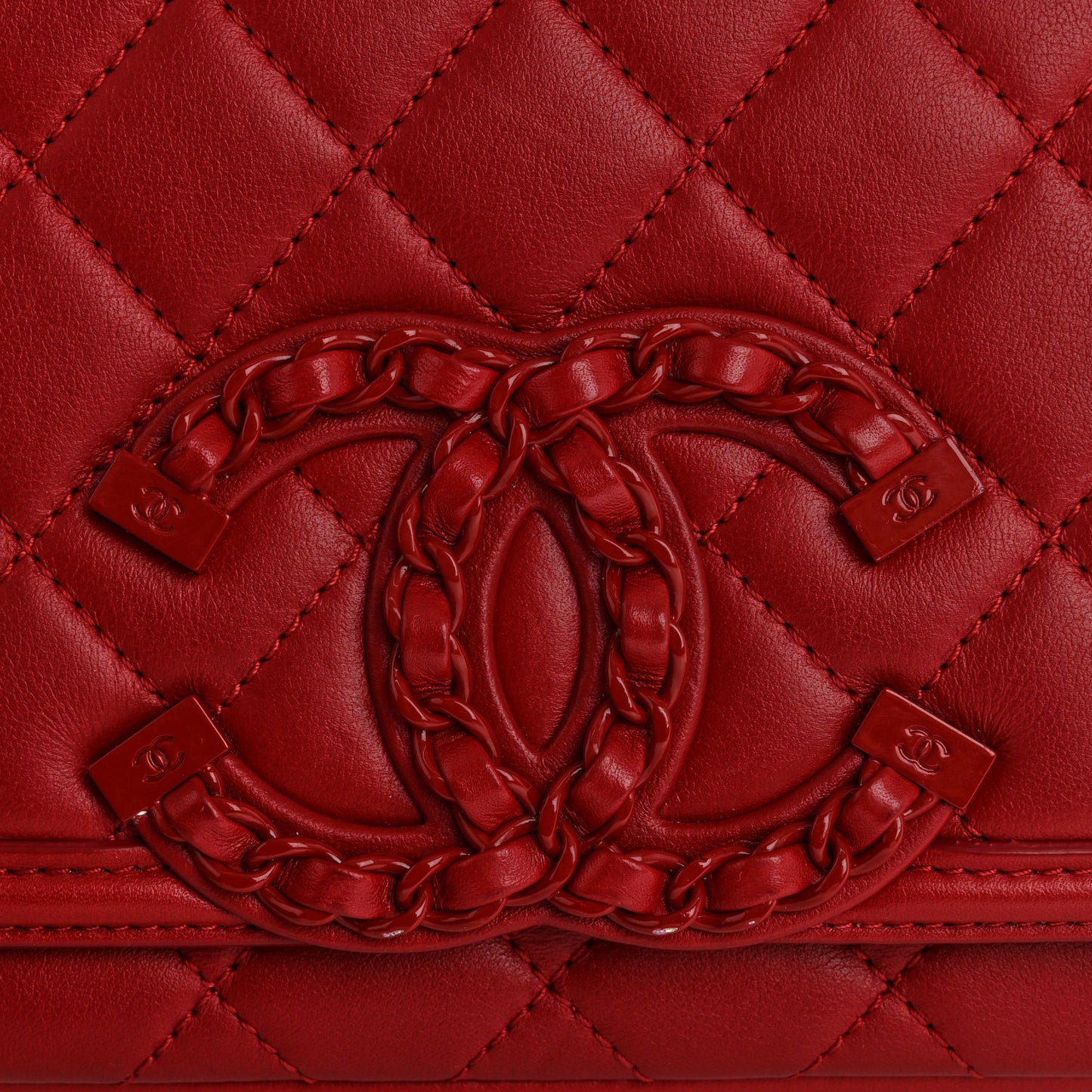 Calfskin Quilted Medium CC Filigree Flap Red