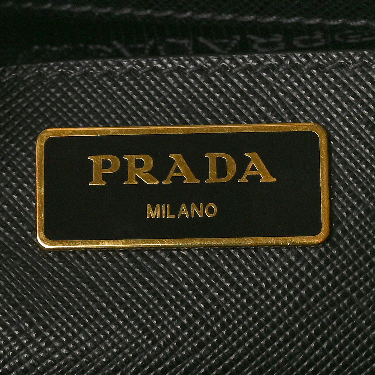 Saffiano Medium Galleria Double Zip Tote Black