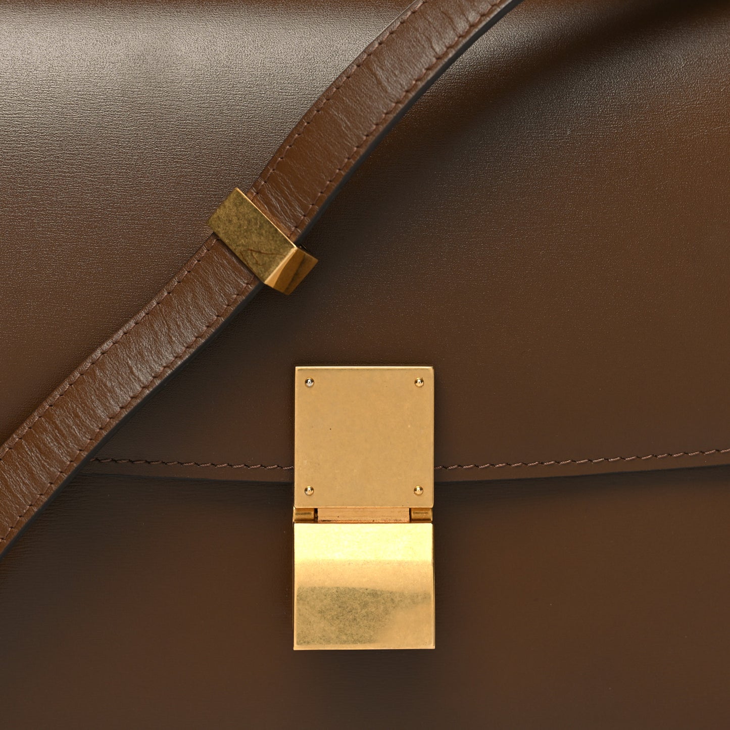 Box Calfskin Medium Classic Box Flap Bag Camel