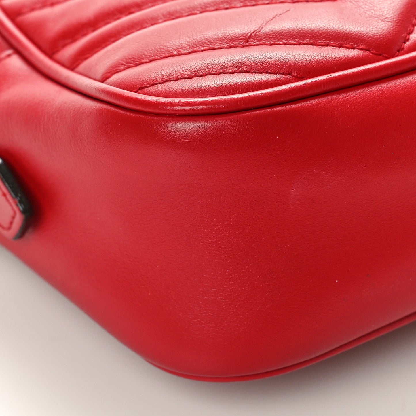 Calfskin Matelasse Small GG Marmont Chain Shoulder Bag Hibiscus Red