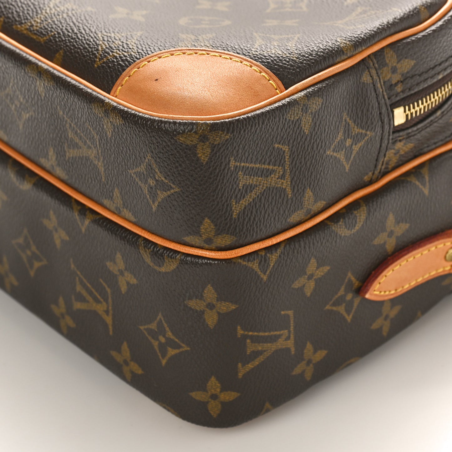 Monogram Nil 28
