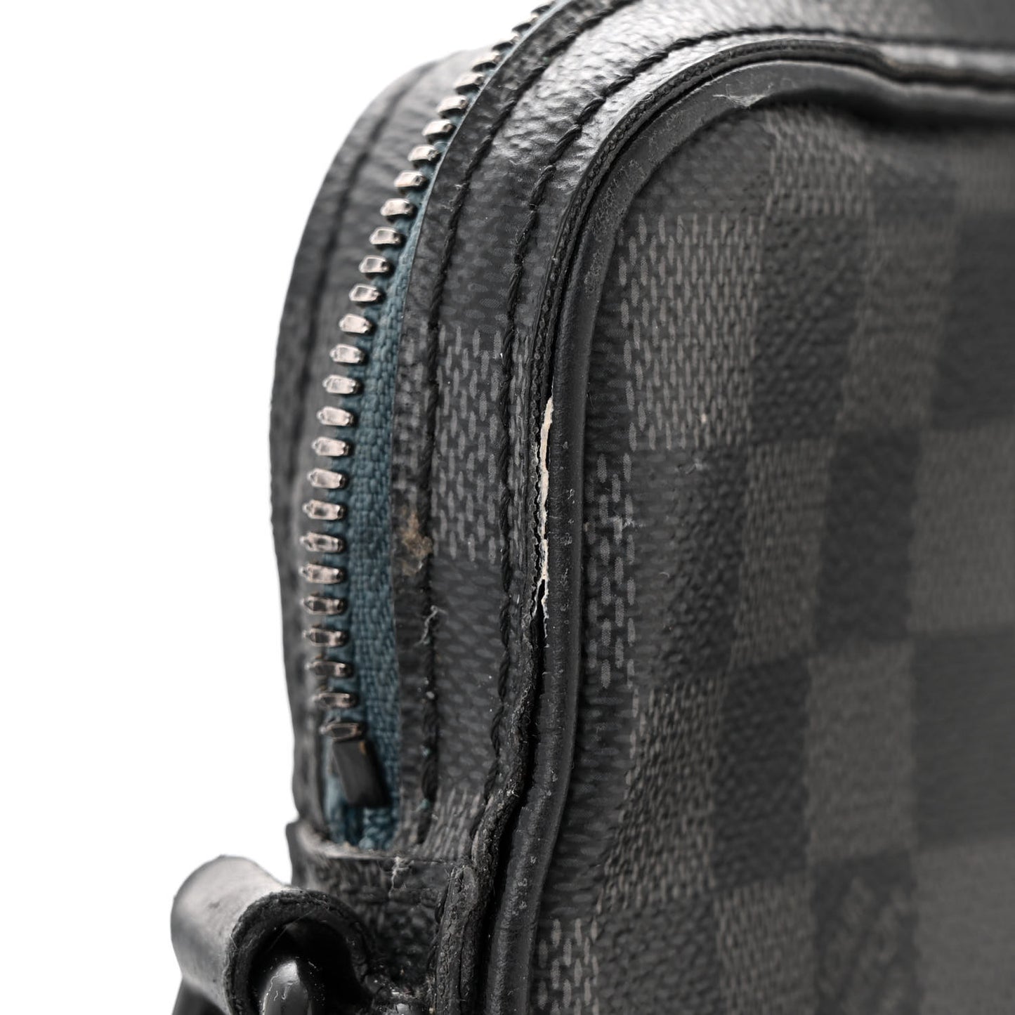Damier Graphite Alpha Messenger Bag