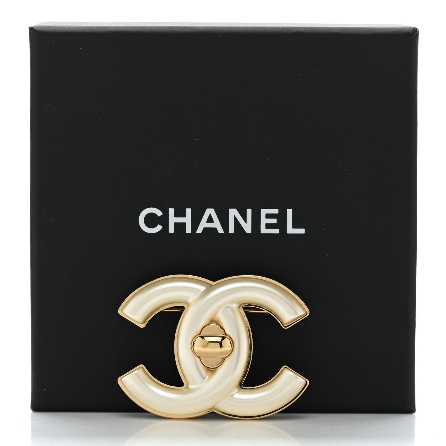 Resin CC Turnlock Brooch Gold Pearly White