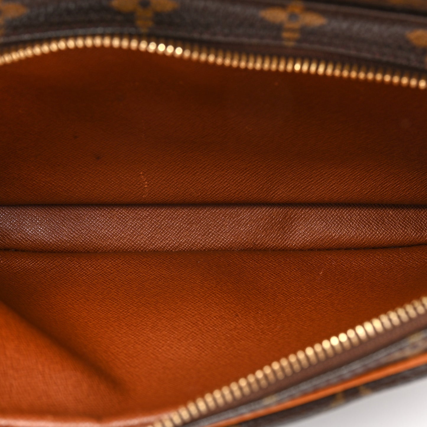 Monogram Nil 28