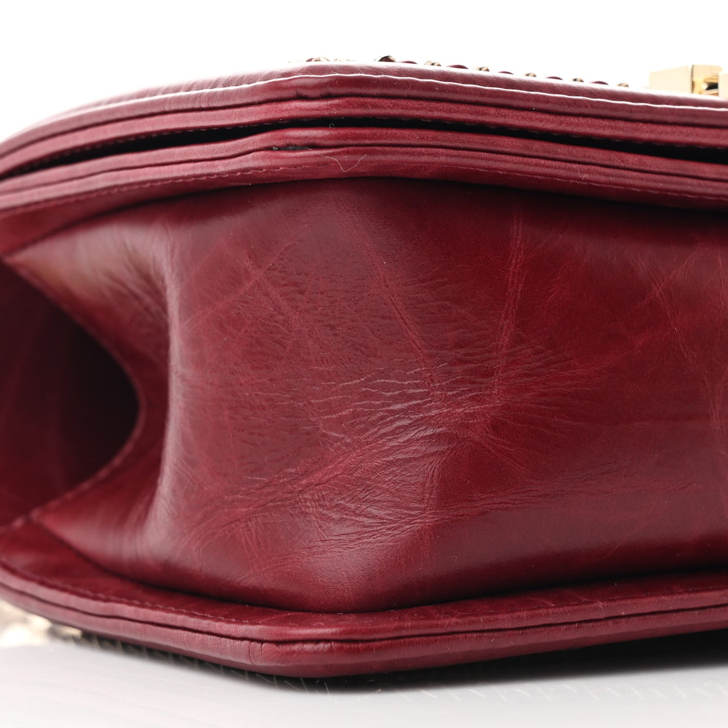 Crumpled Calfskin Chevron Small Chain Boy Flap Burgundy