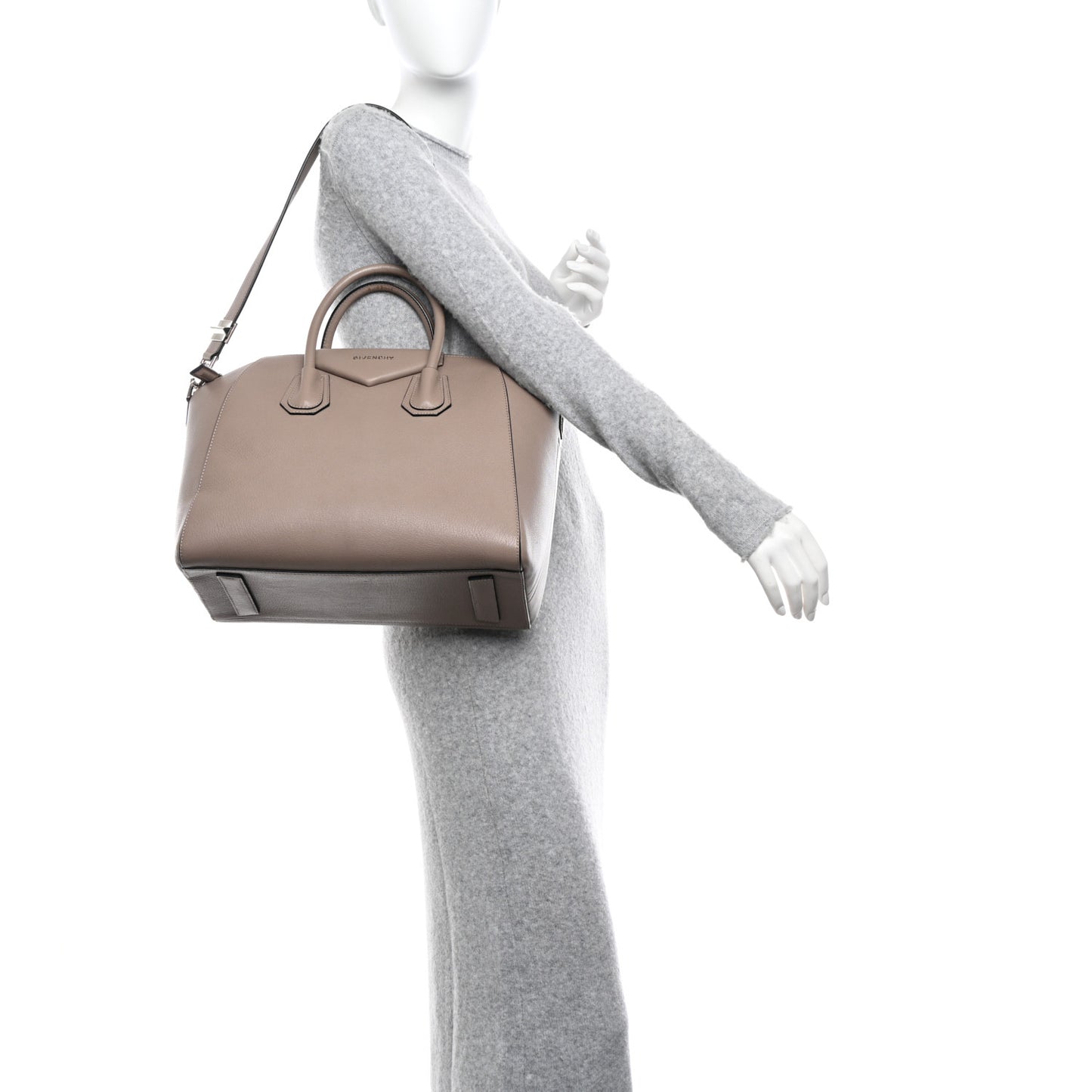 Sugar Goatskin Medium Antigona Sand