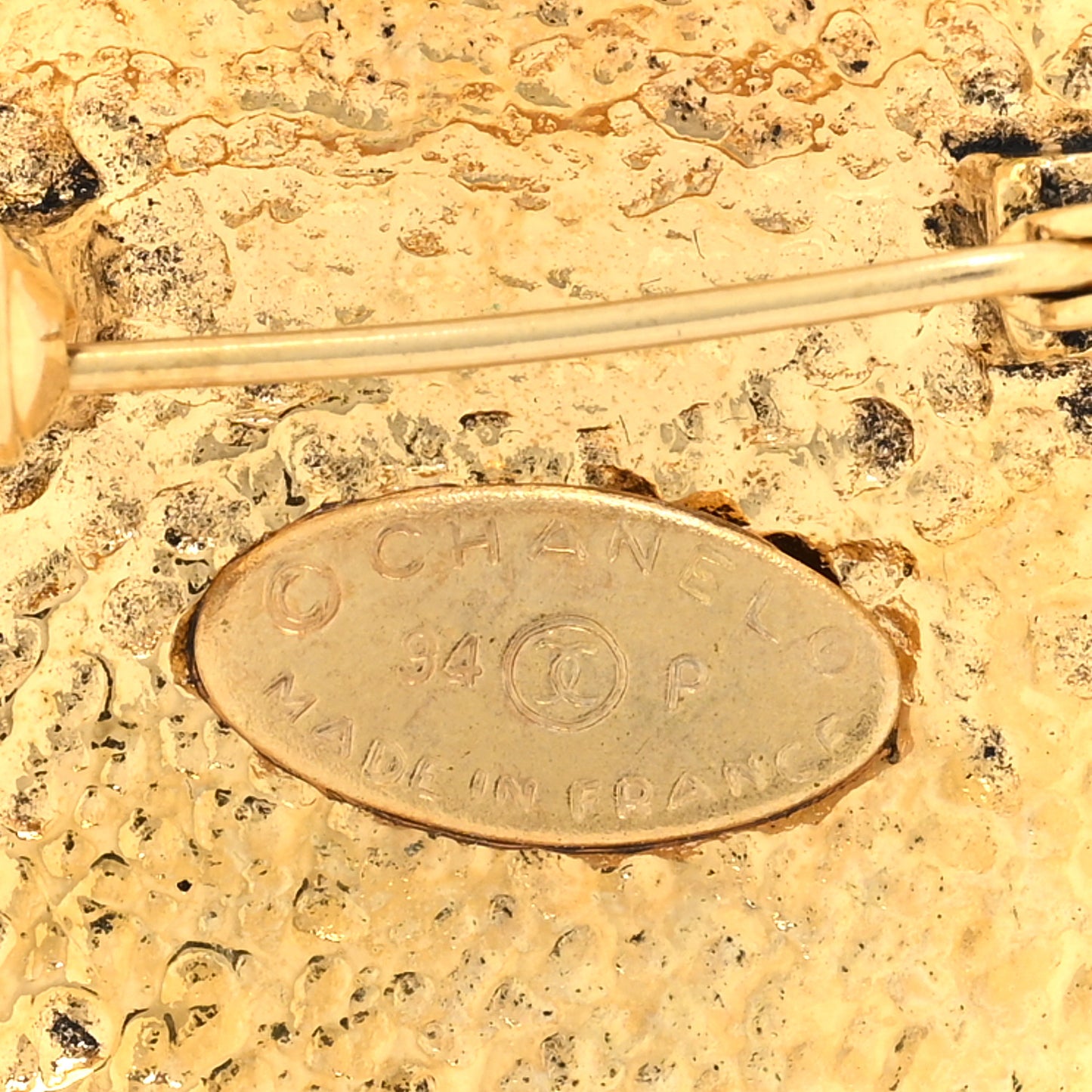 CC Round Brooch Gold