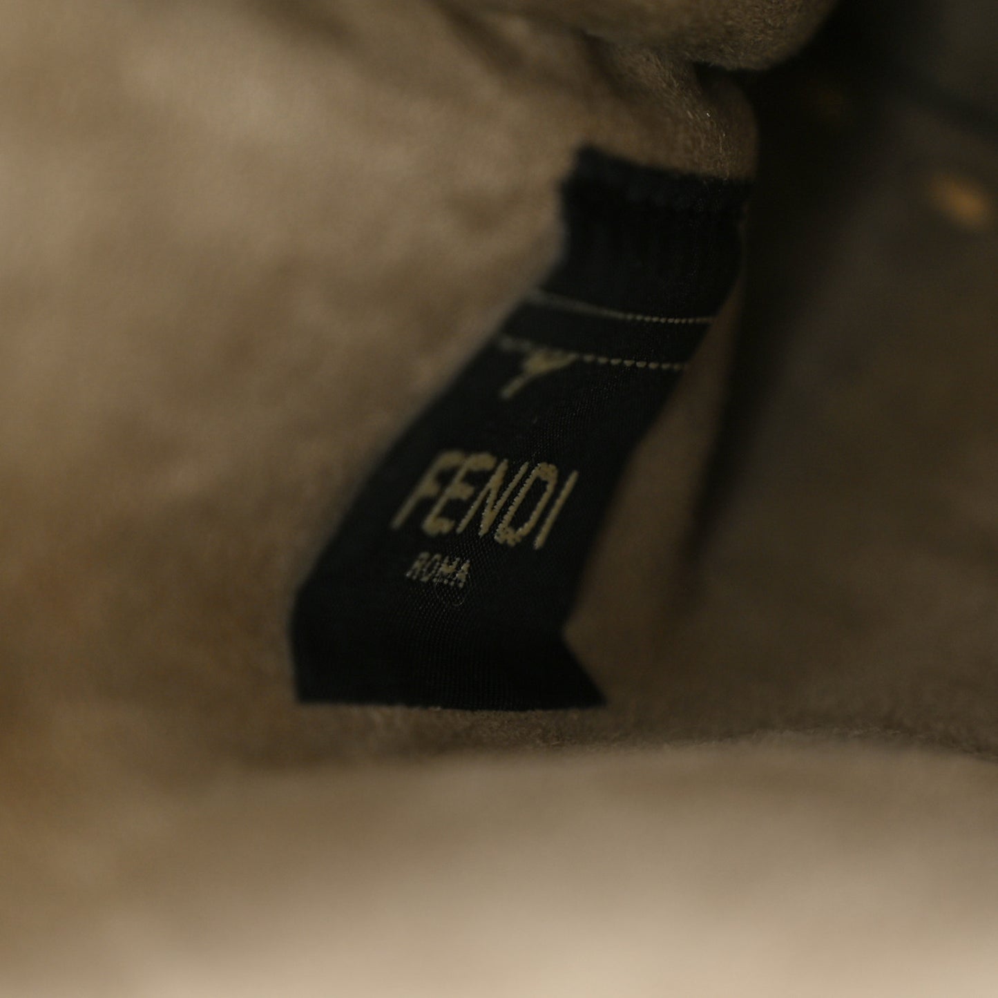 Vitello Granato Camoscio Selleria Macro Stitchings Small Peekaboo I SEE U Satchel Tartufo