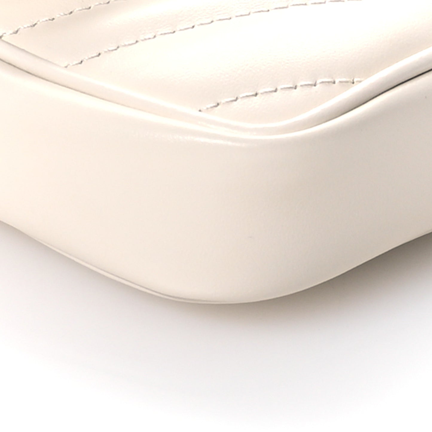 Calfskin Matelasse Mini GG Marmont Shoulder Bag With Card Holder White Black