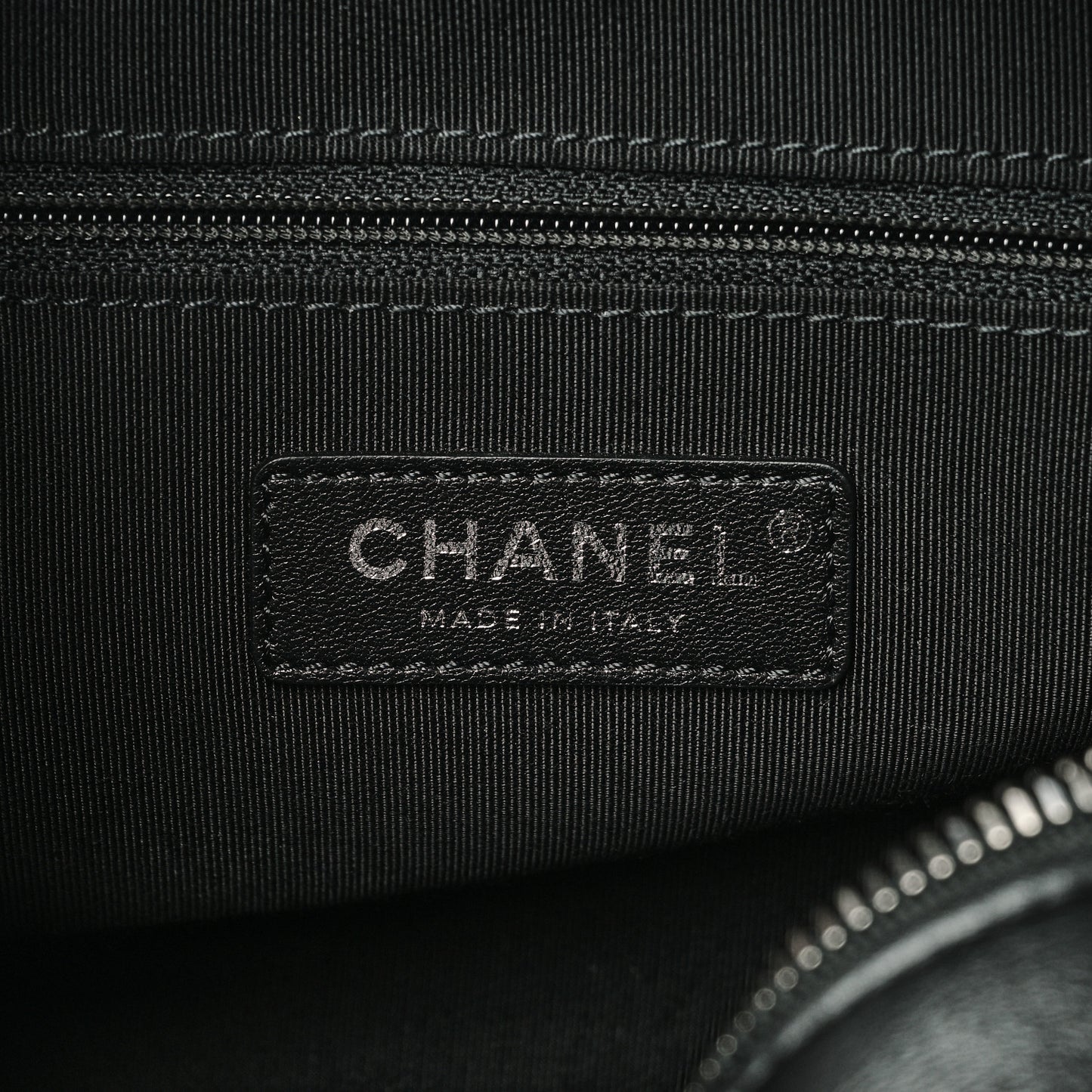 Calfskin Chain 20s Signature Hobo Black