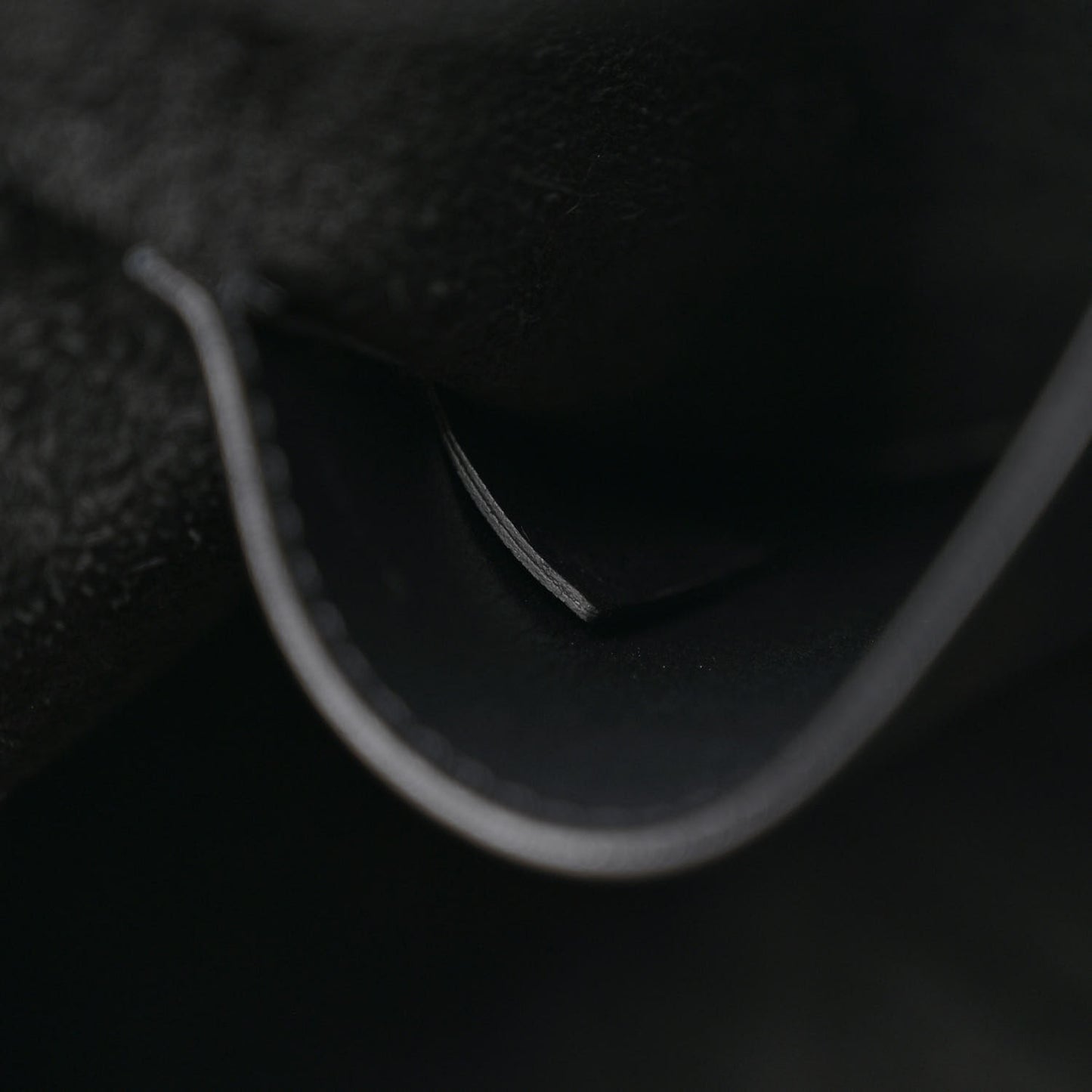 Smooth Calfskin Cuir Small Triomphe Cabas Drawstring Black