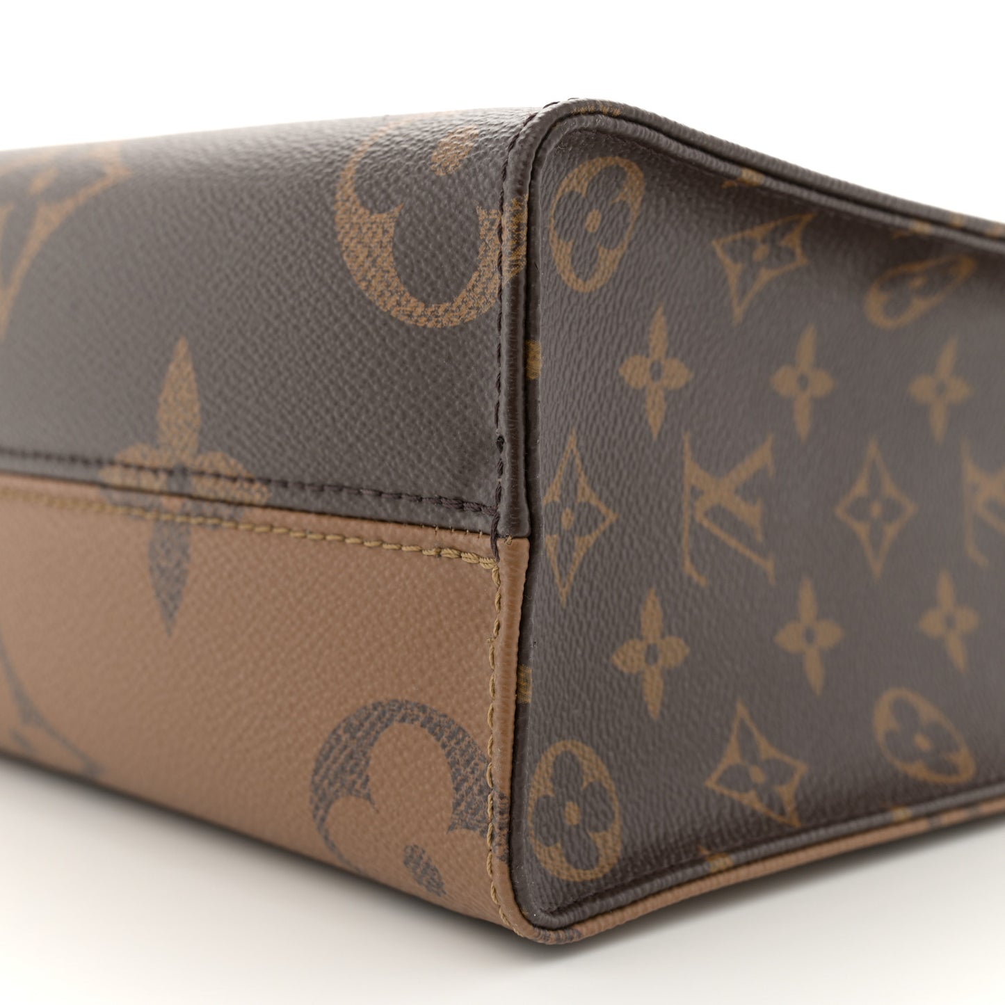 Reverse Monogram Giant Onthego PM
