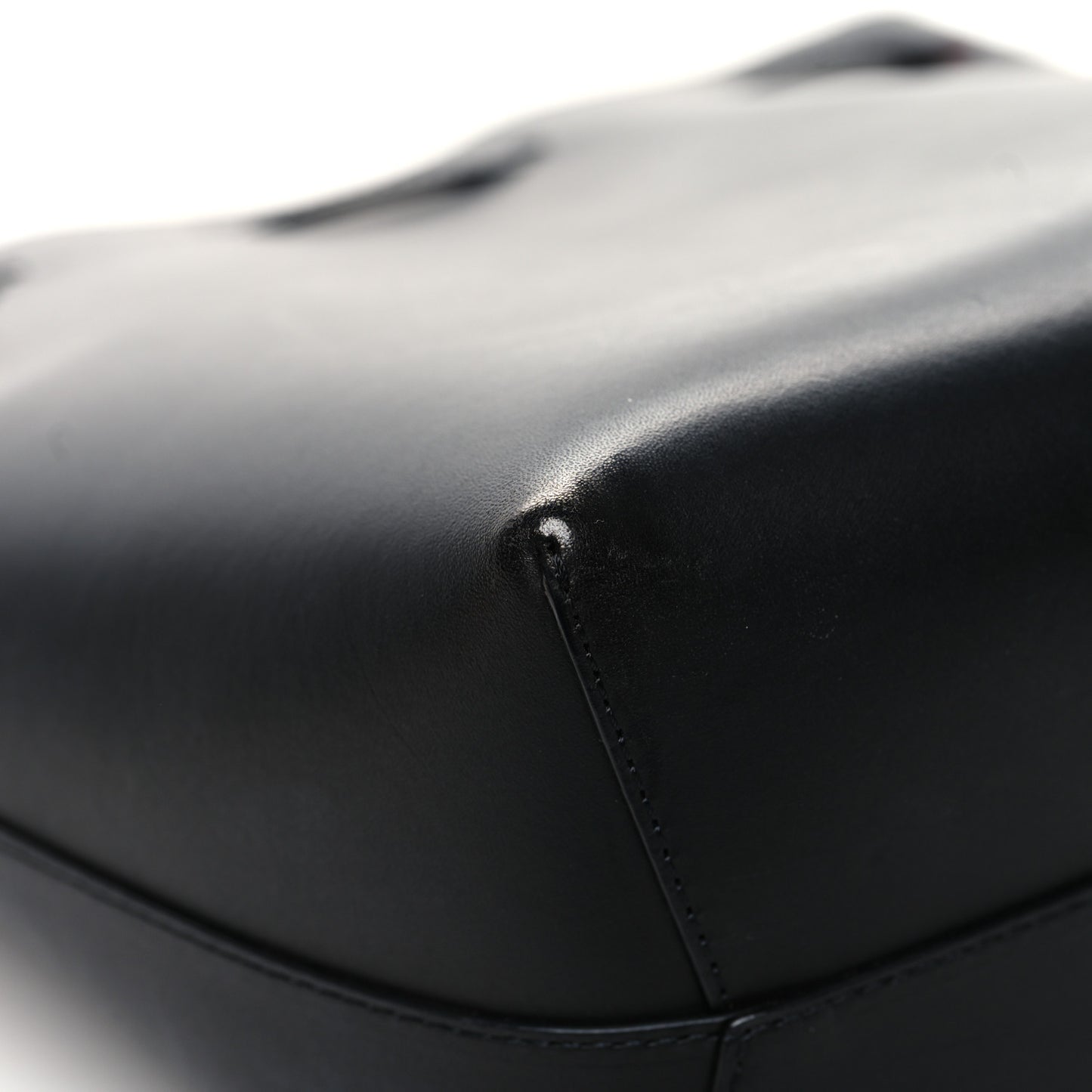 Vegetable Tanned Calfskin Bucket Bag Black Flamma