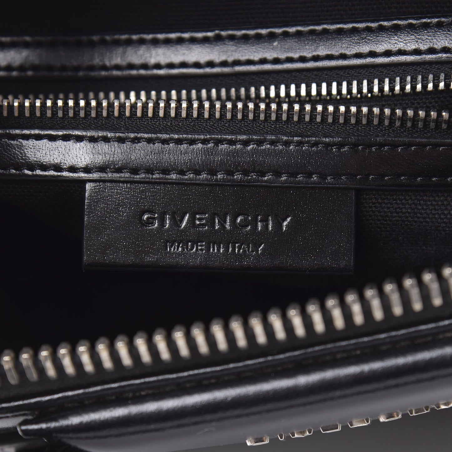 Shiny Lord Calfskin Small Antigona Black