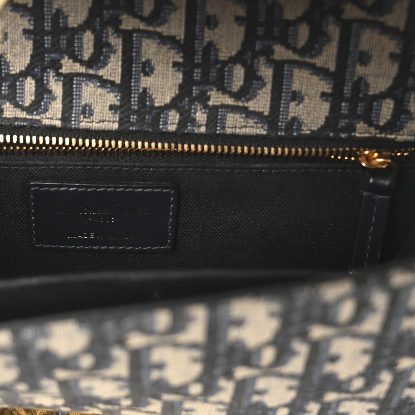 Oblique 30 Montaigne Chain Flap Bag Blue