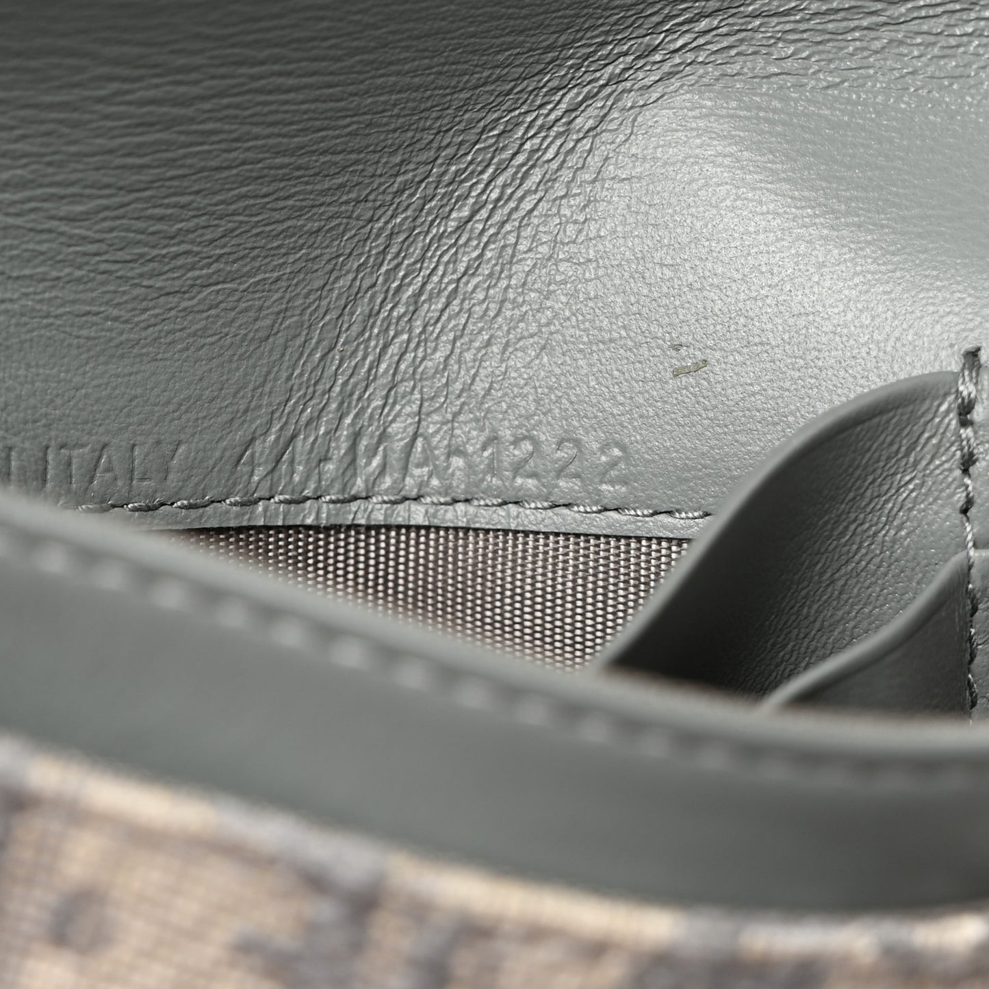 Oblique Saddle Card Holder Gray