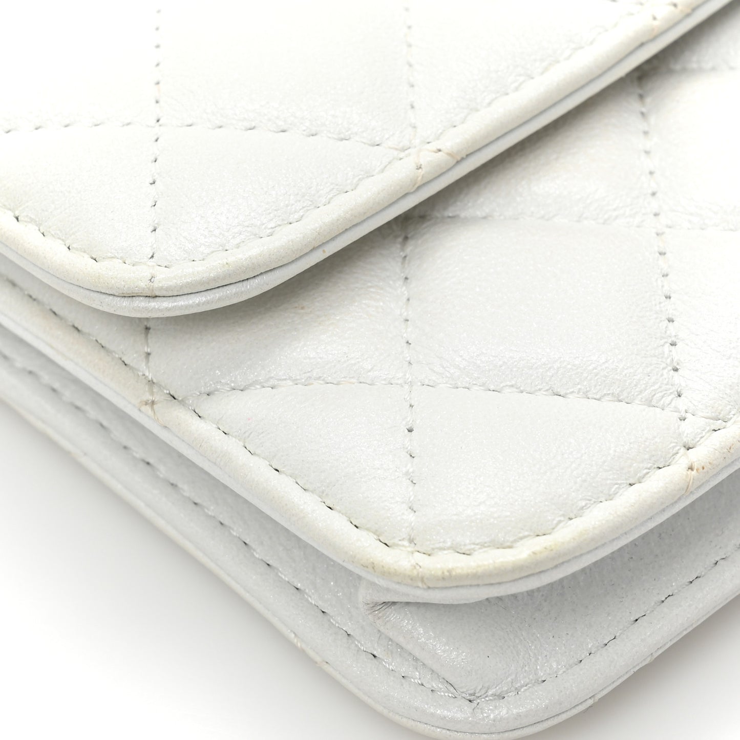 Calfskin Quilted Maxi Pearls Clutch With Chain White