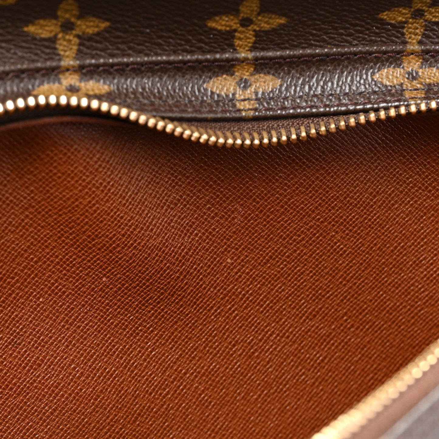 Monogram Nil 28
