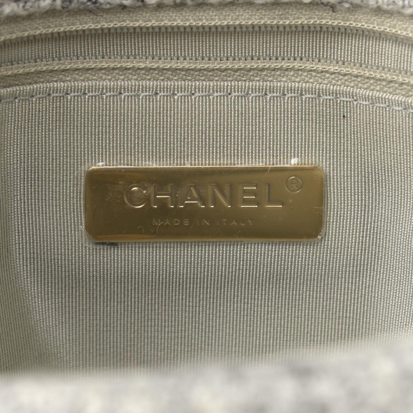 Tweed Quilted Medium Chanel 19 Flap Grey Ecru
