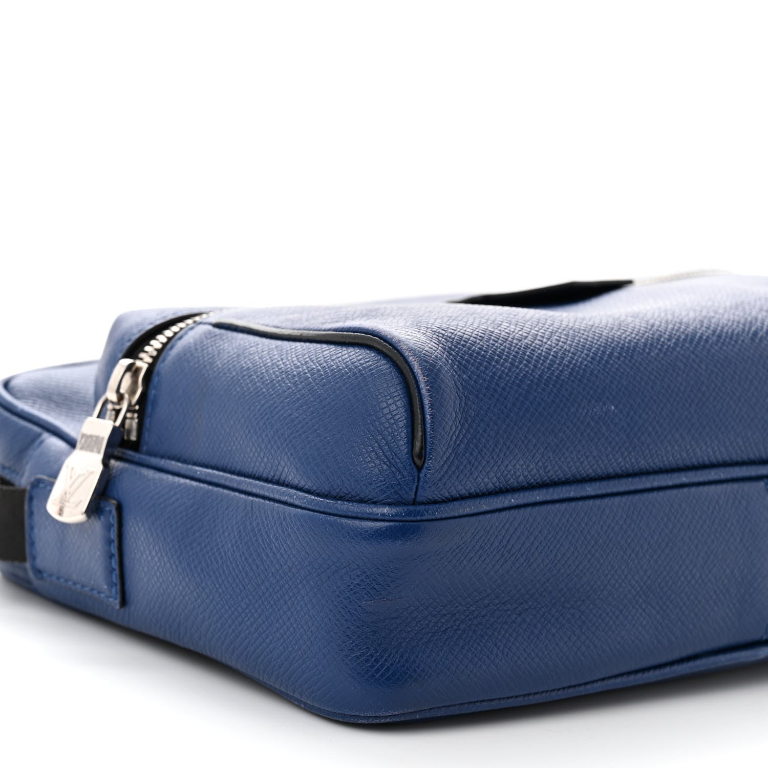 Louis Vuitton Taiga Outdoor Bumbag Cobalt 9 of 13