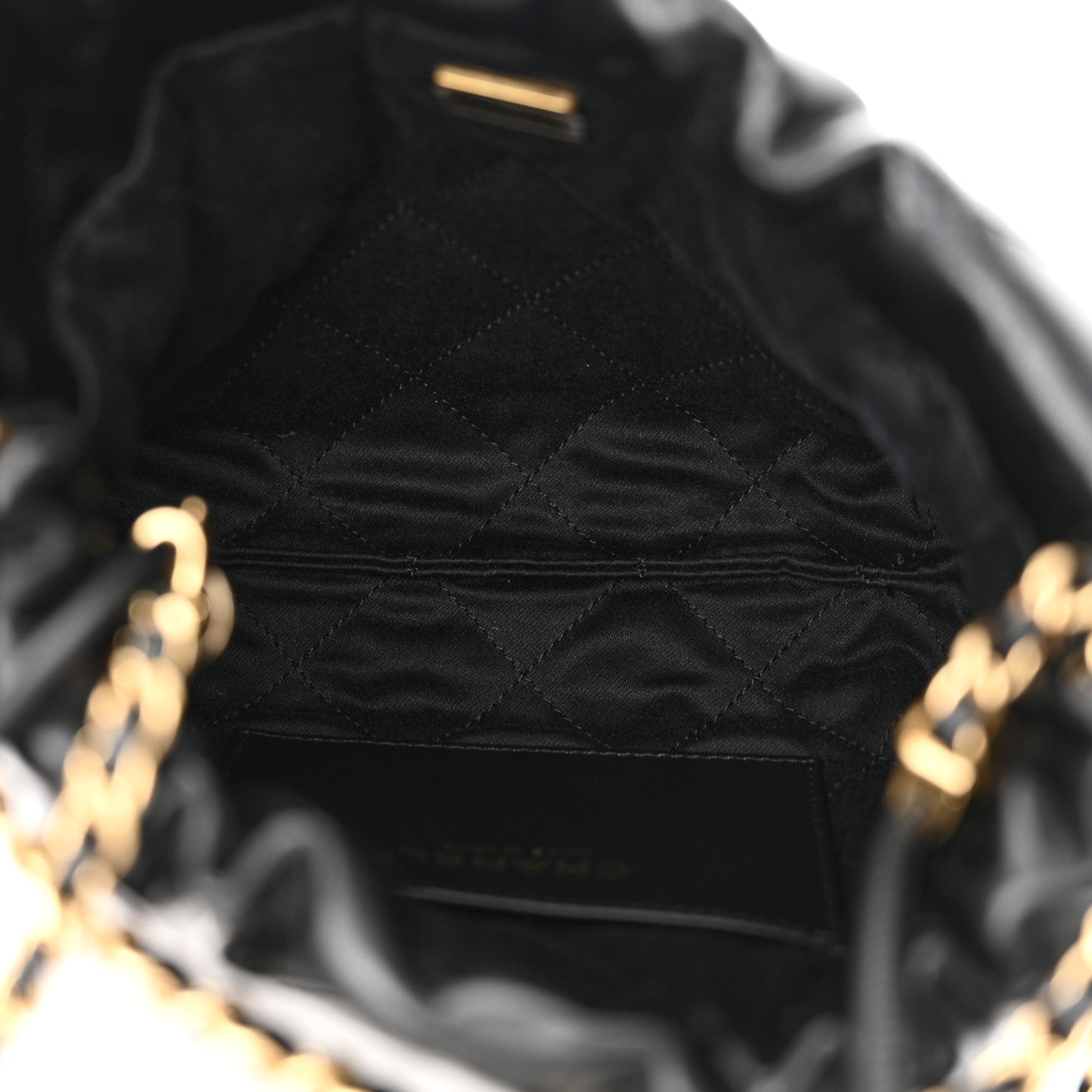 Shiny Calfskin Quilted Pearl CC Chain Mini Chanel 22 Black