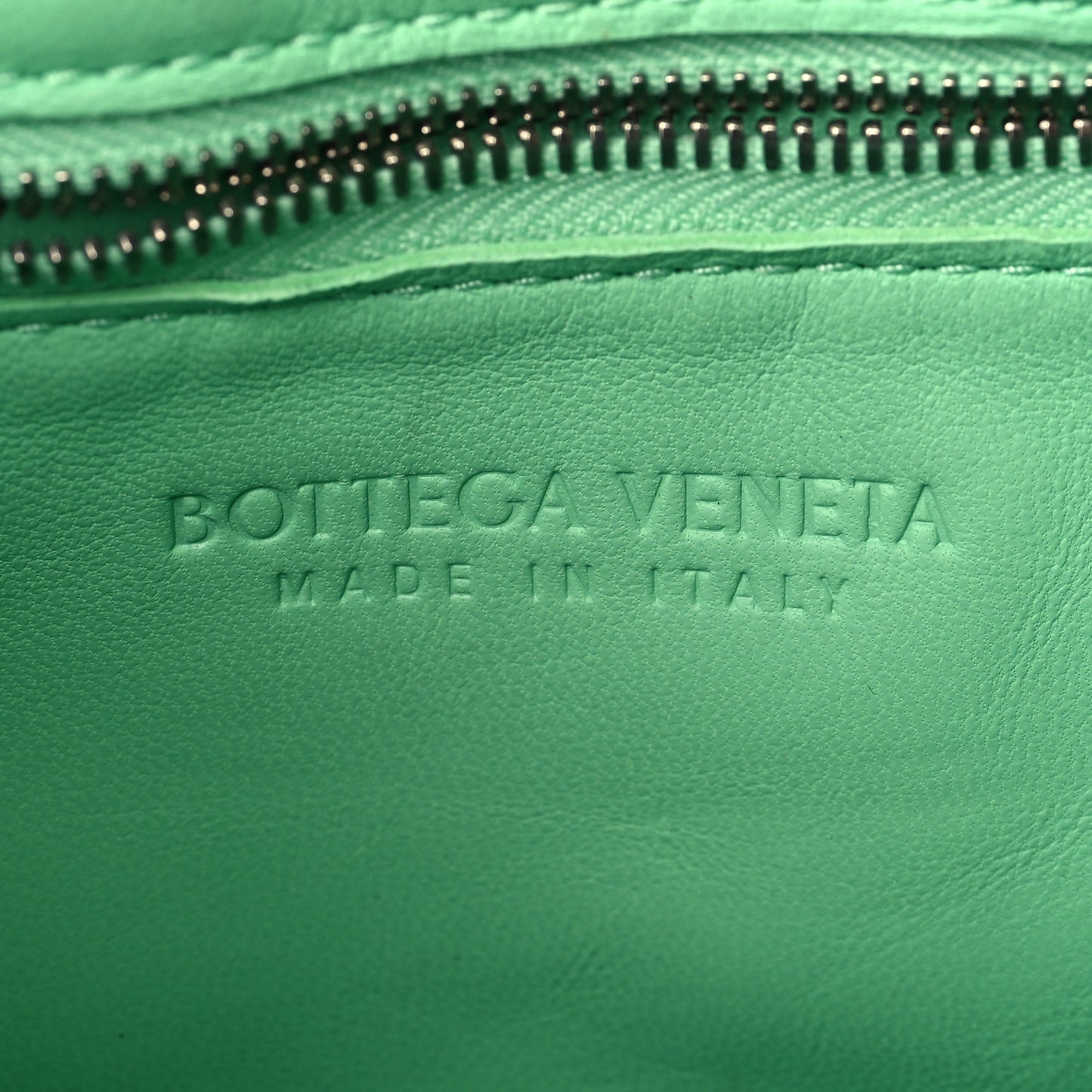 Lambskin Maxi Intrecciato Cassette Crossbody Bag Fountain
