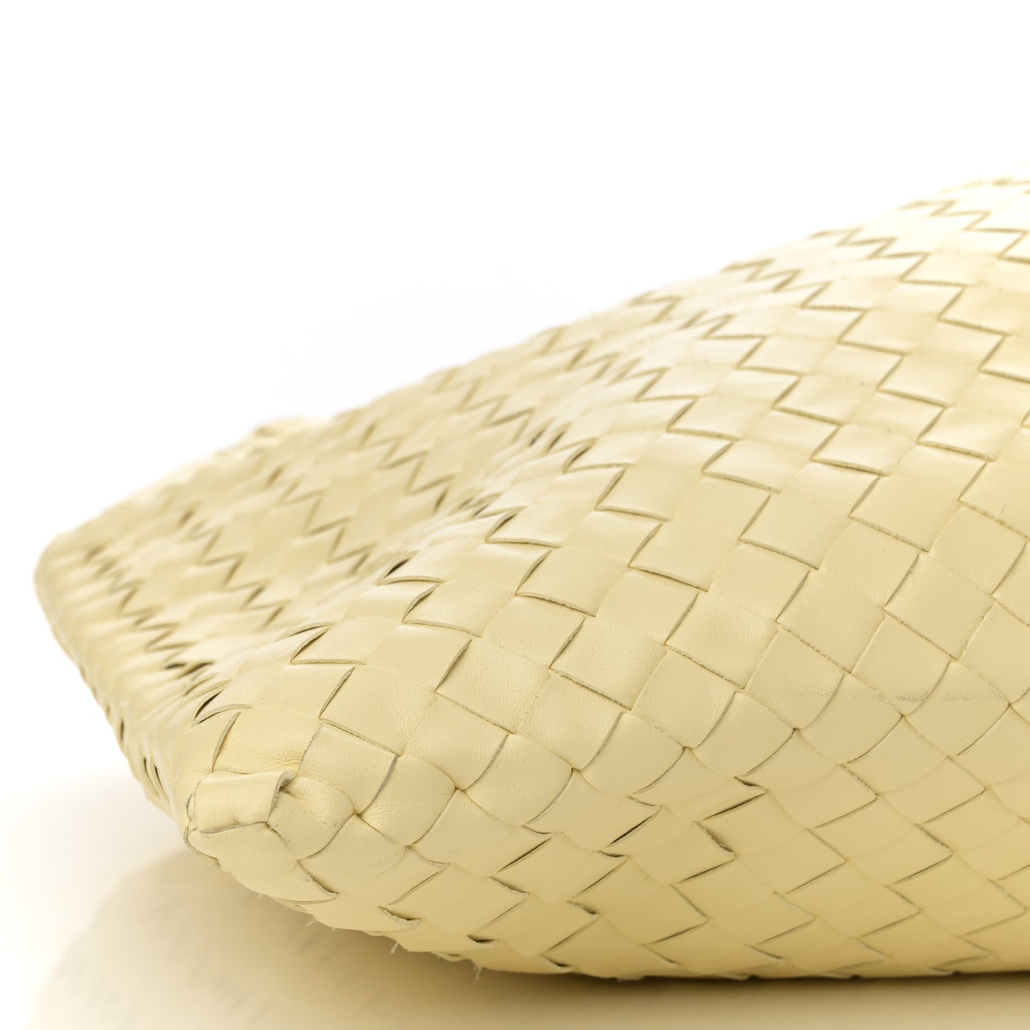 Calfskin Intrecciato Large Hop Camomile