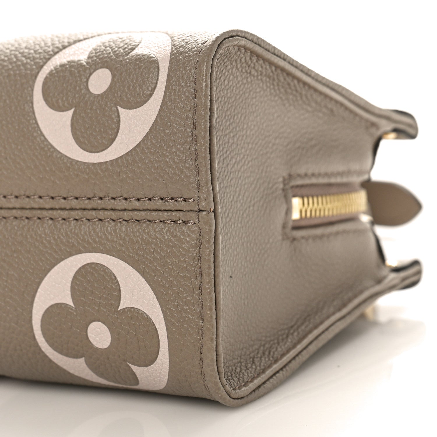 Louis Vuitton Empreinte OnTheGo East West Dove Cream 8 of 8