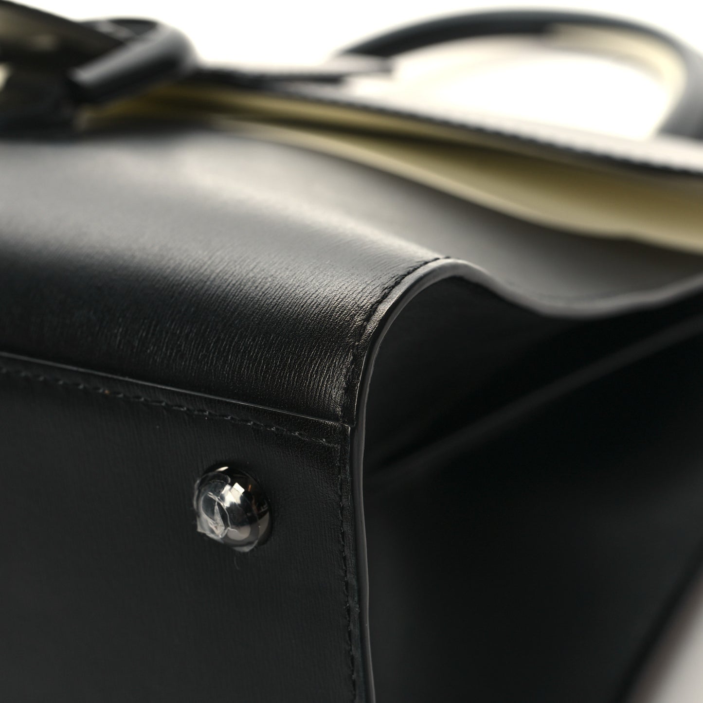 Box Calfskin Light And Shadow MM Brillant Satchel Black Ivory